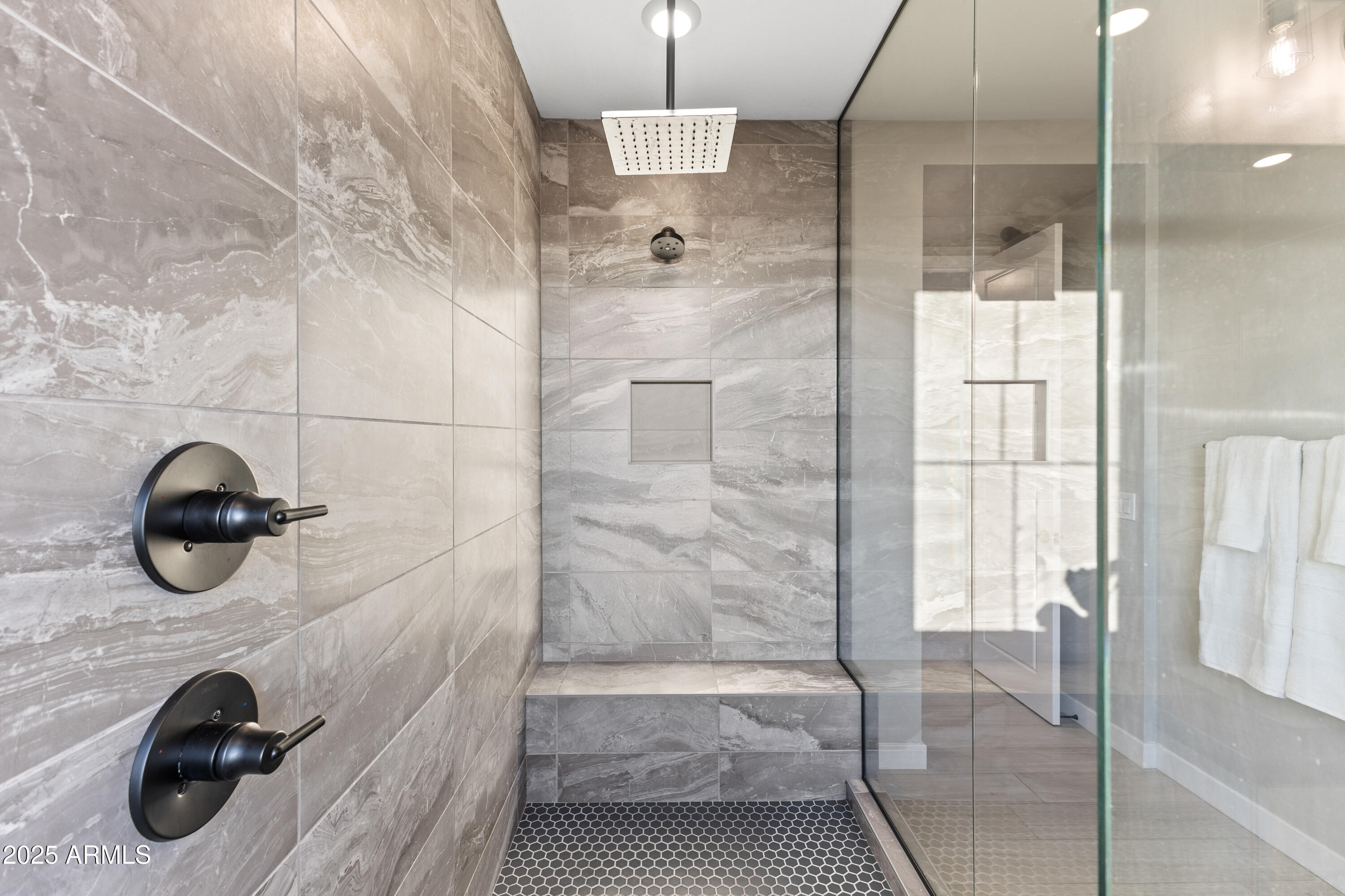 1463 E LODGEPOLE Drive