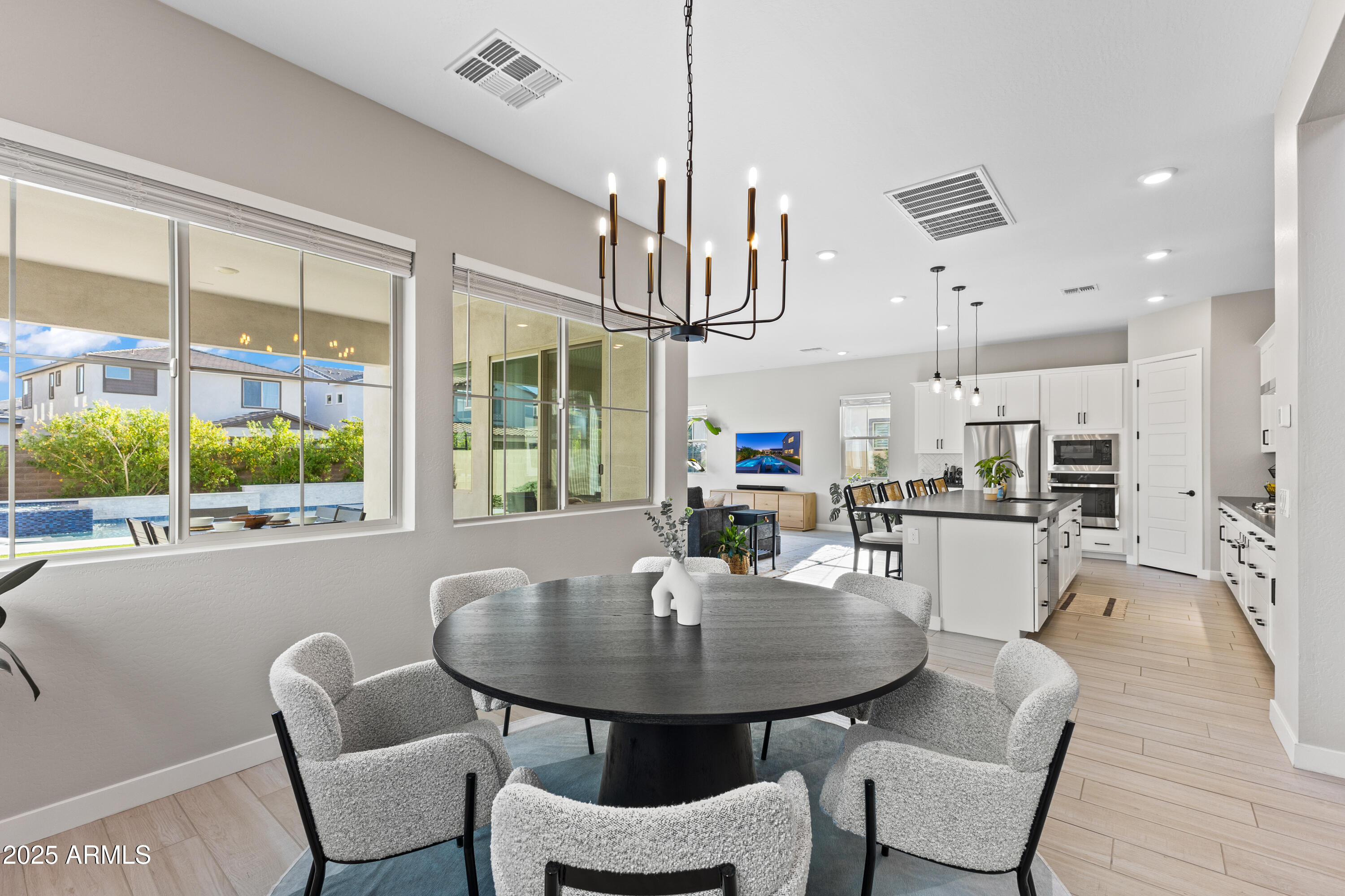 1463 E LODGEPOLE Drive