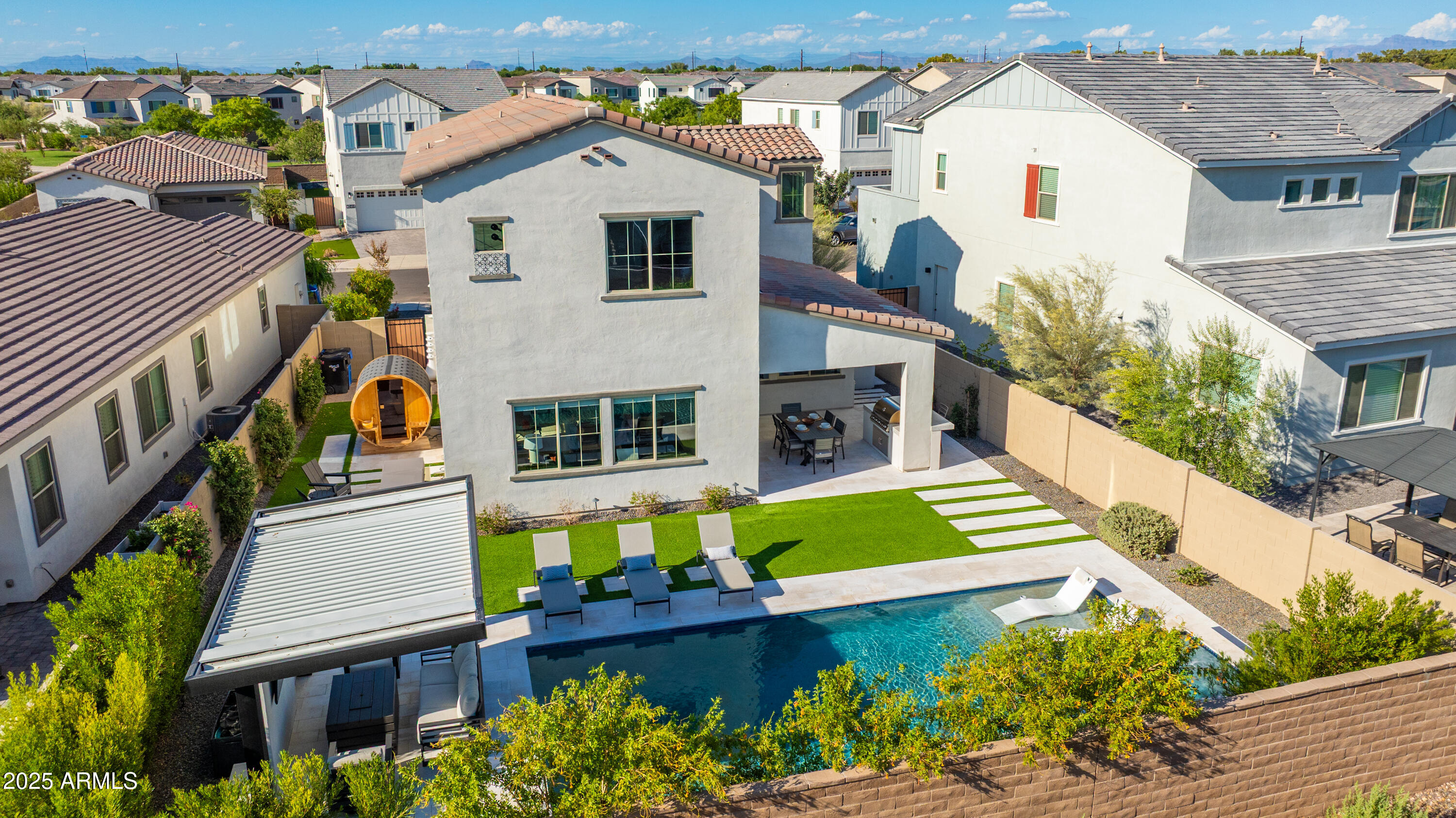 1463 E LODGEPOLE Drive