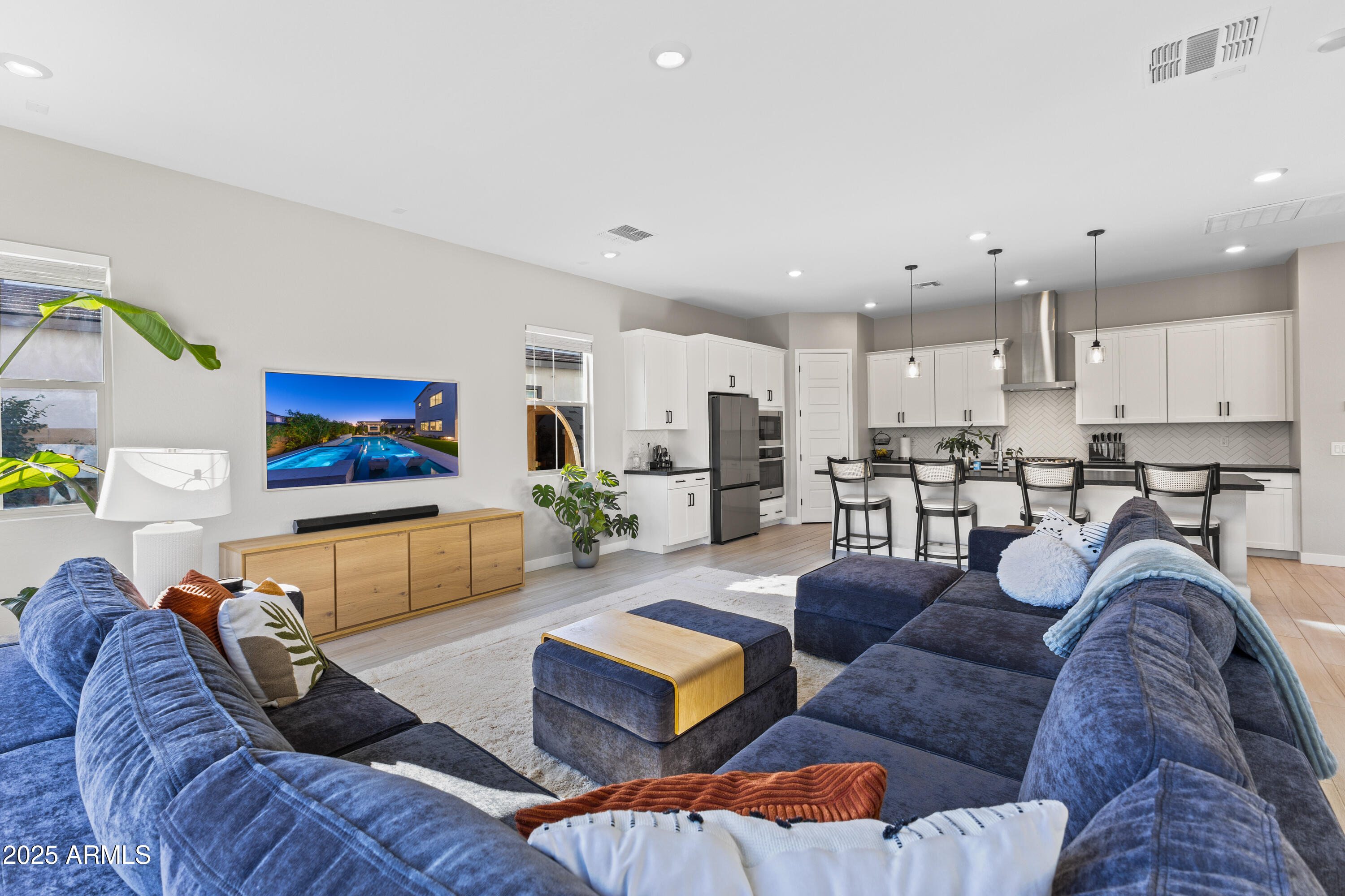 1463 E LODGEPOLE Drive