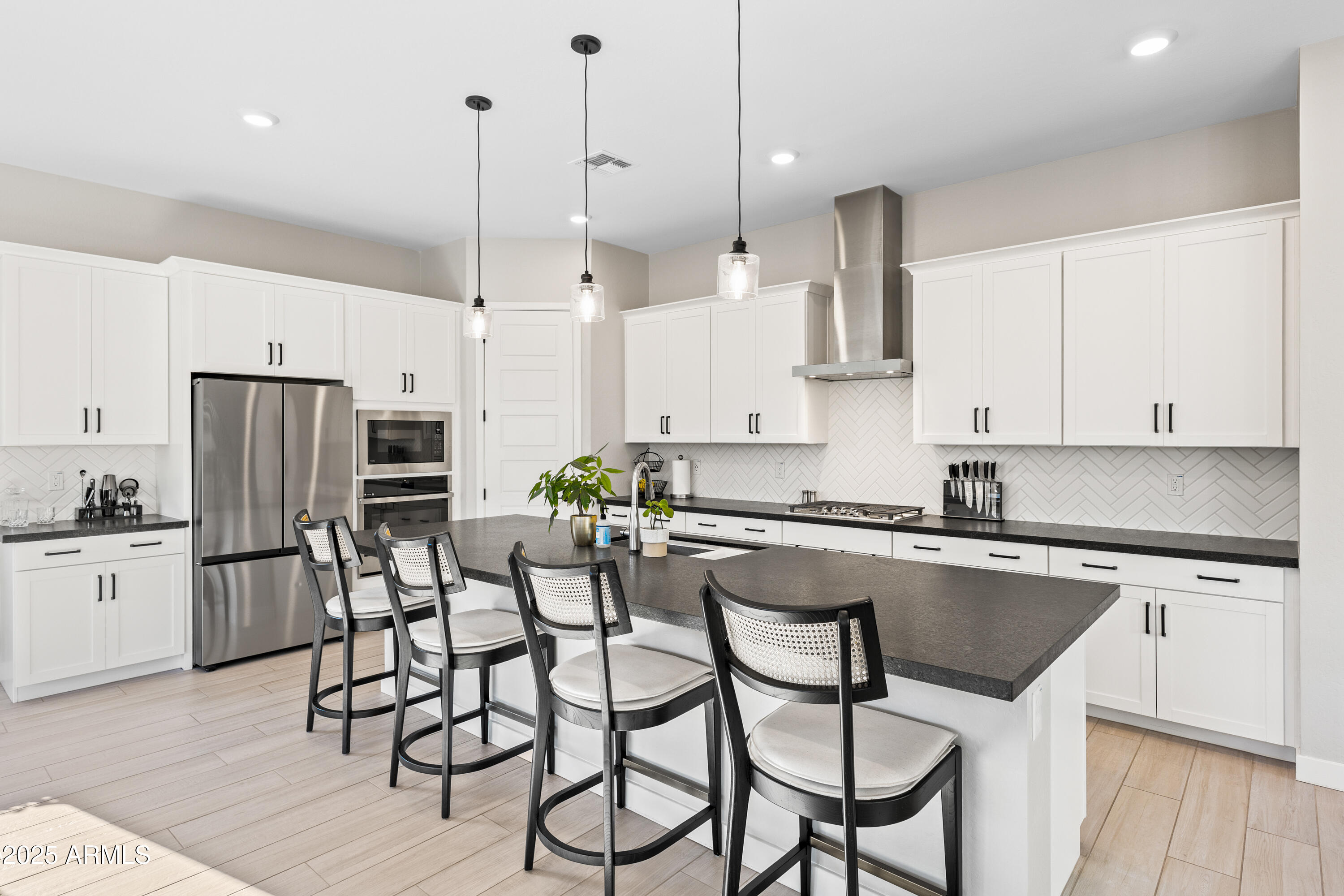 1463 E LODGEPOLE Drive