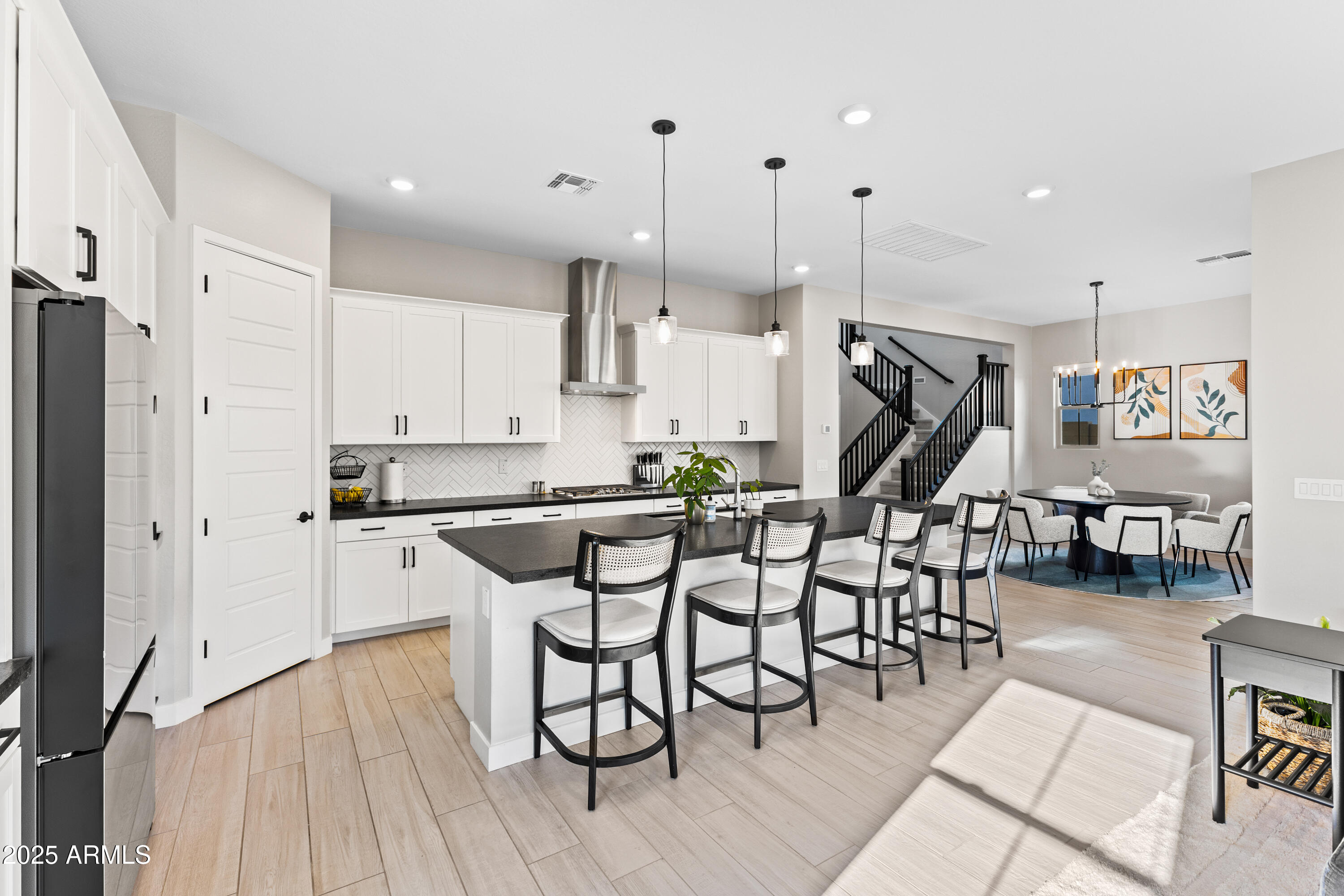 1463 E LODGEPOLE Drive