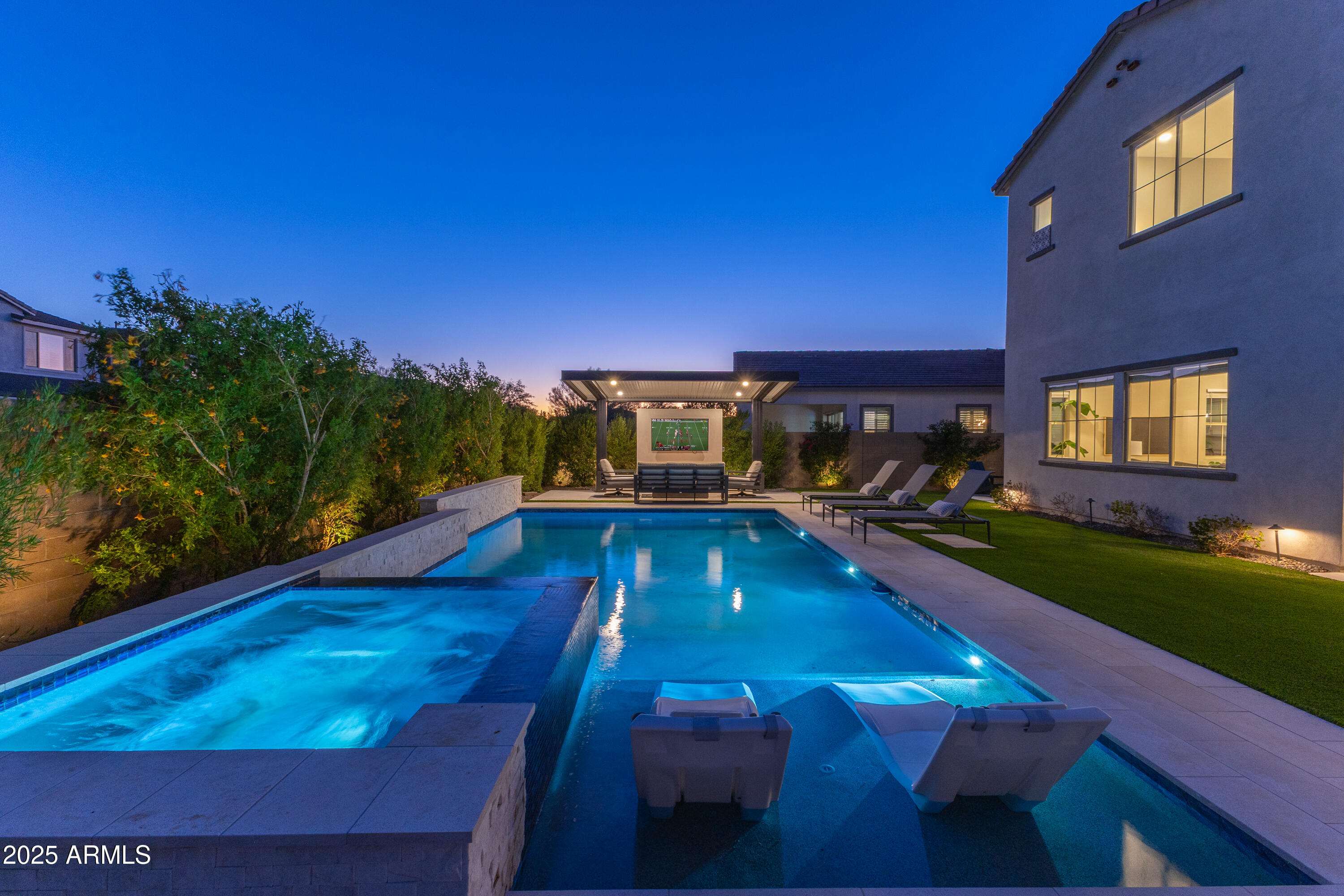 1463 E LODGEPOLE Drive