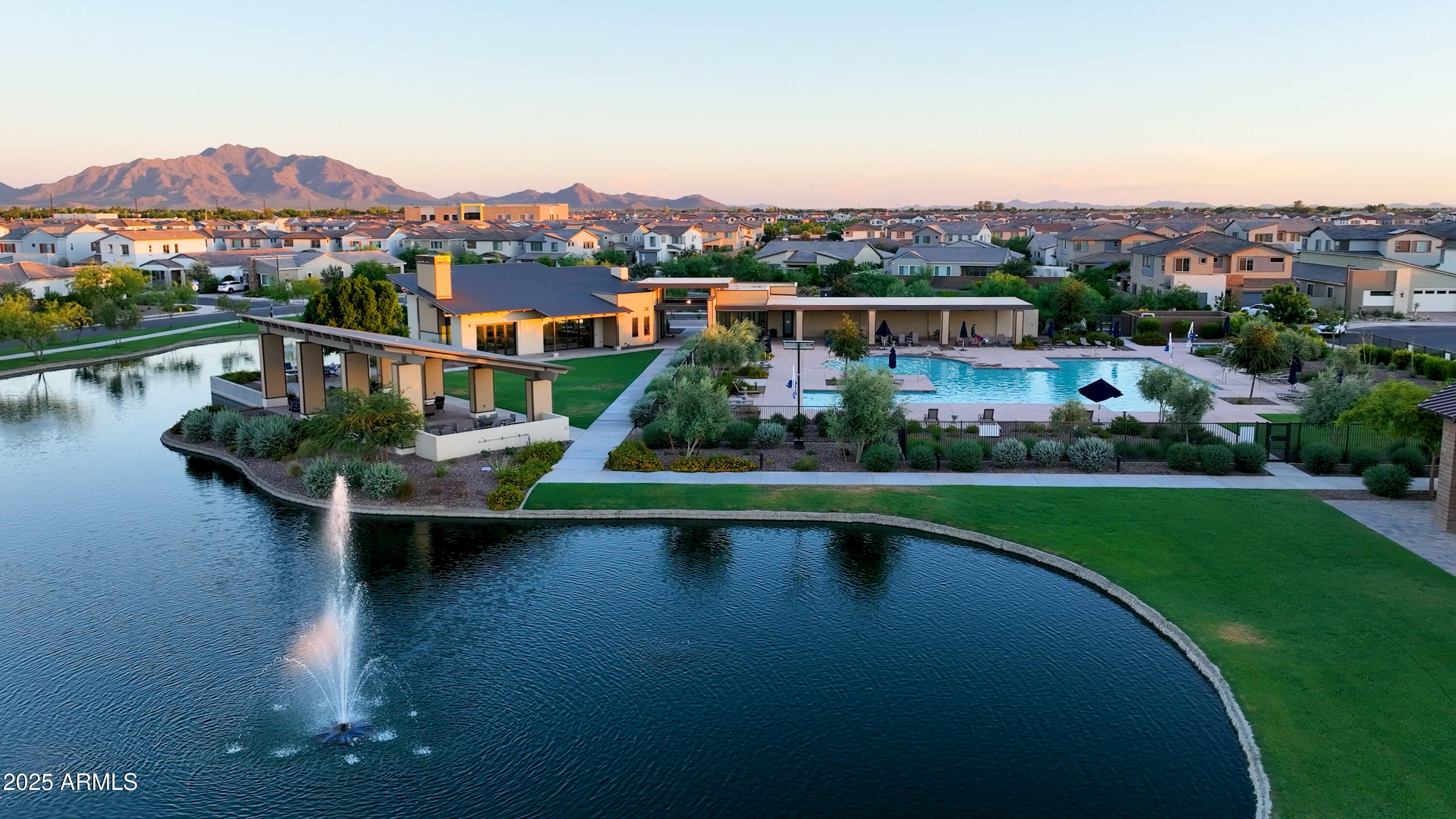 1463 E LODGEPOLE Drive