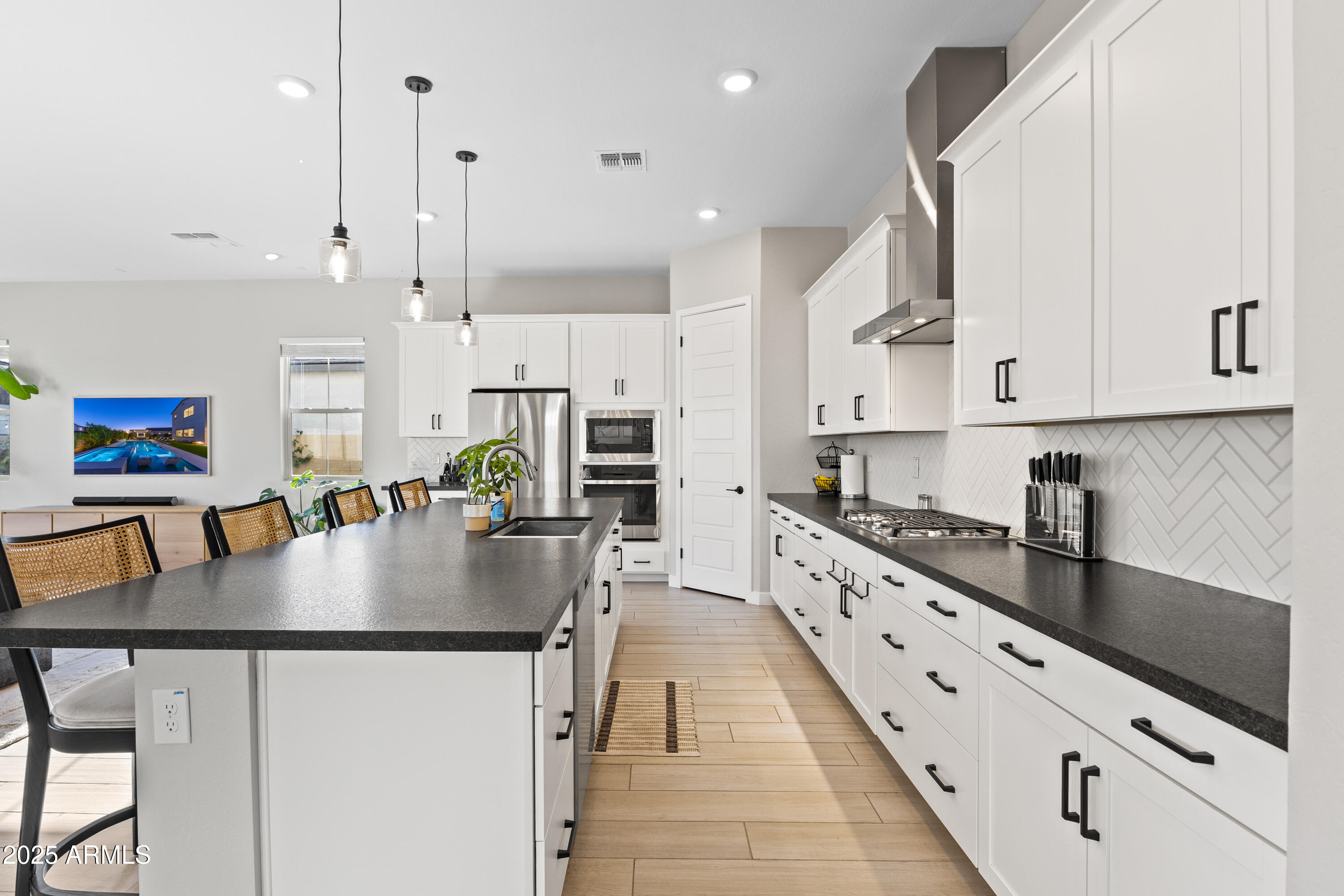 1463 E LODGEPOLE Drive