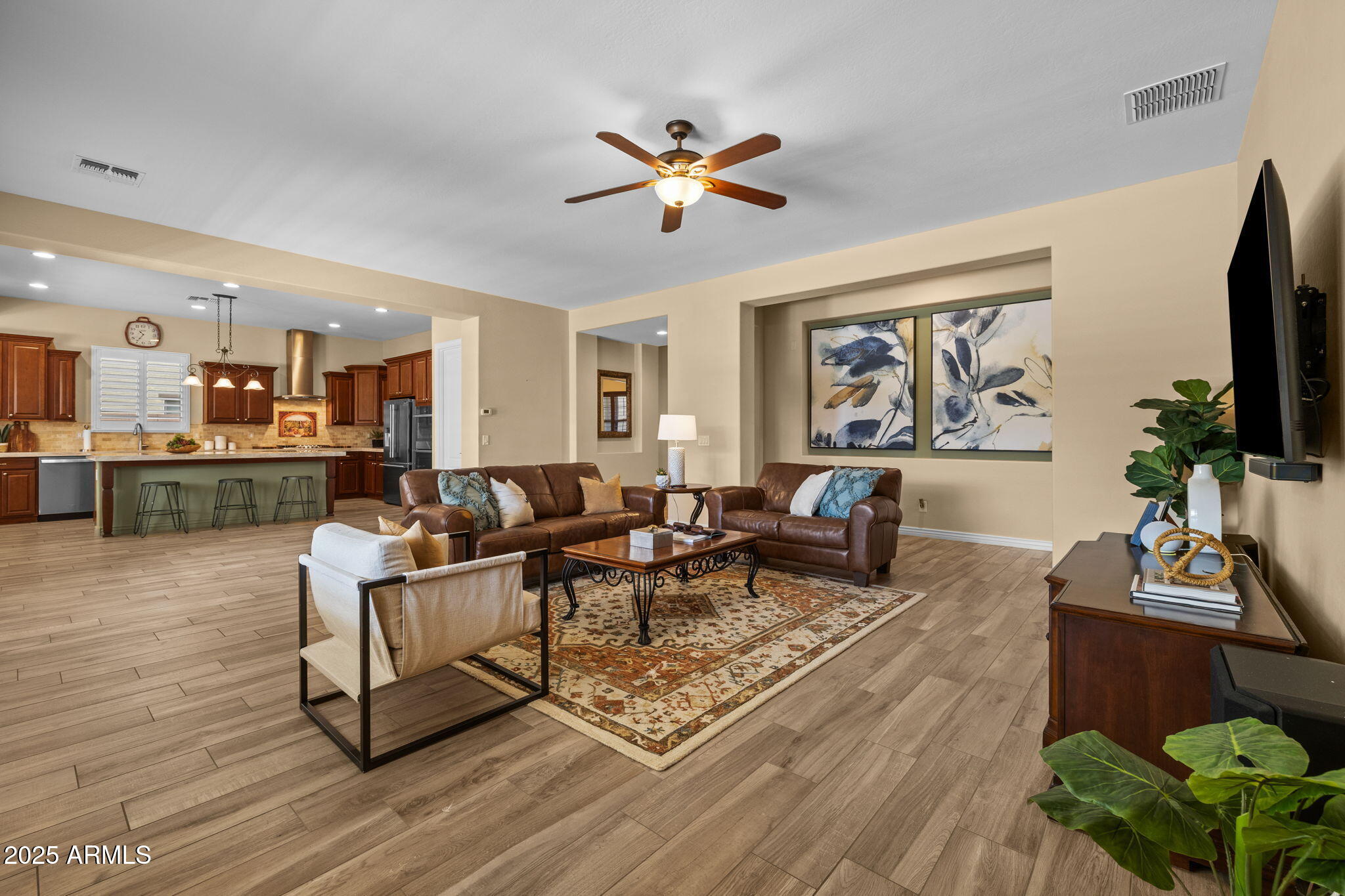 3907 E ENROSE Street