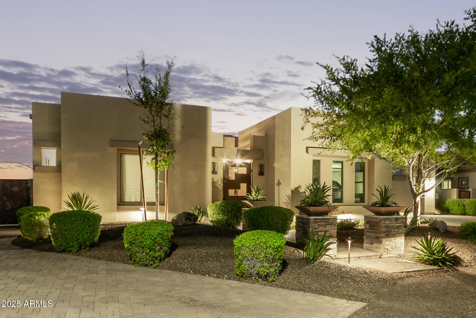 11707 W DOVE WING Way