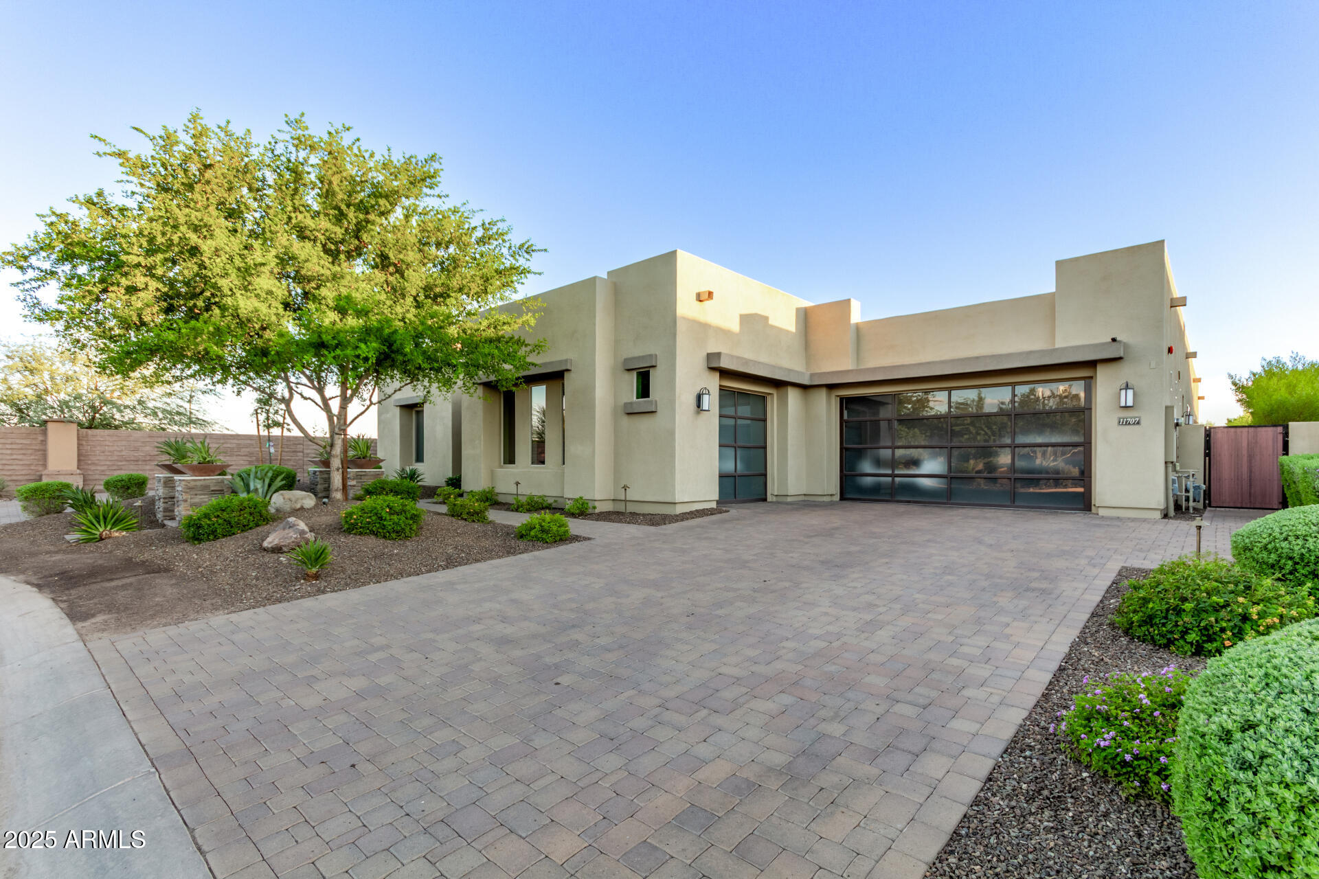 11707 W DOVE WING Way