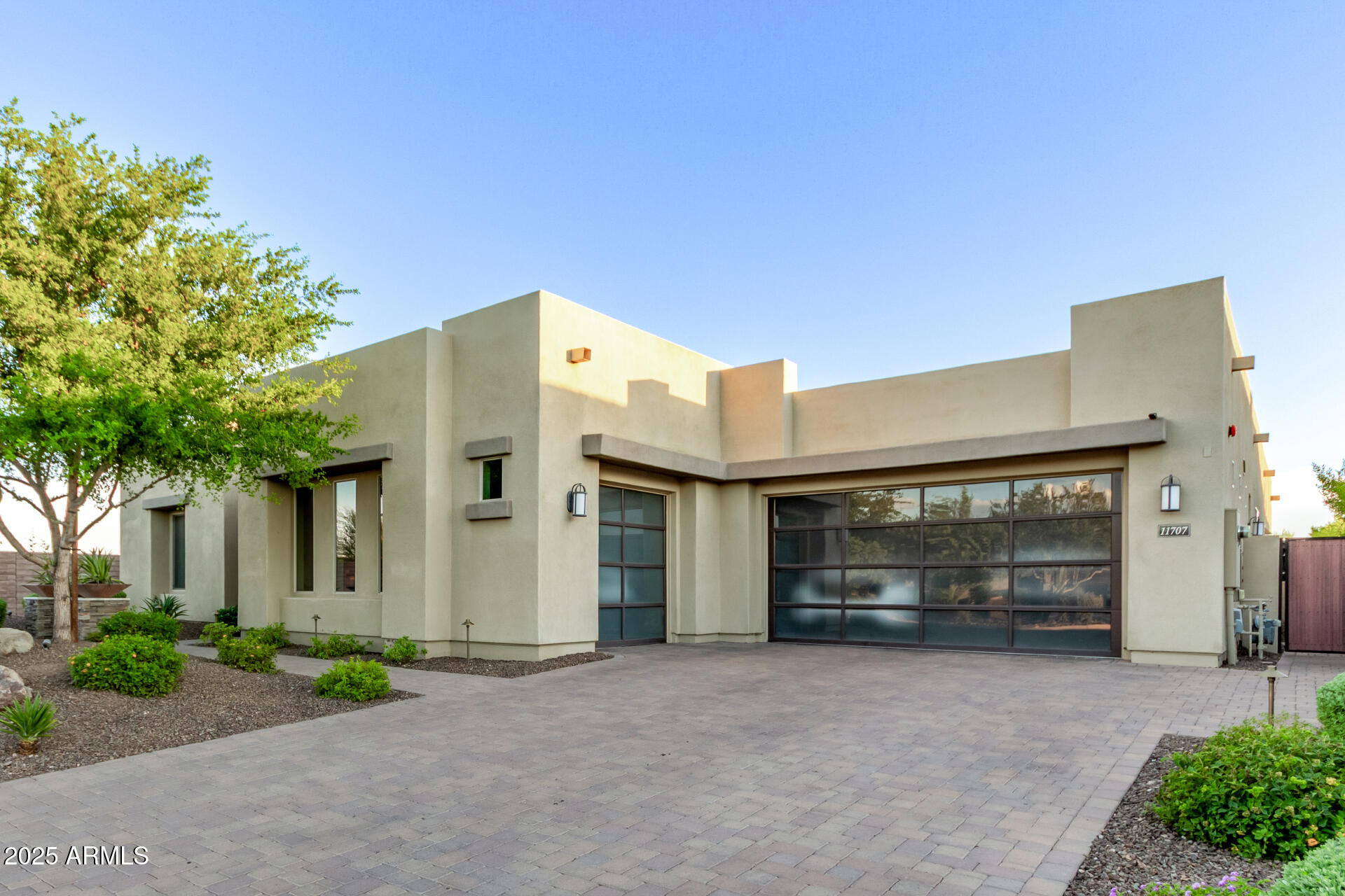 11707 W DOVE WING Way