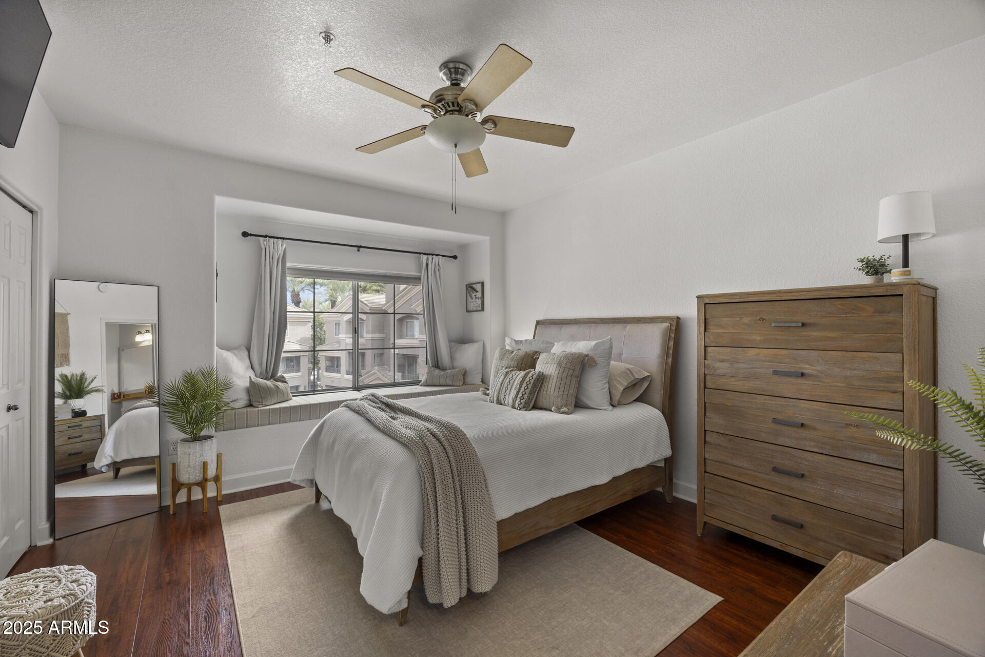 4455 E PARADISE VILLAGE Parkway S, 1035