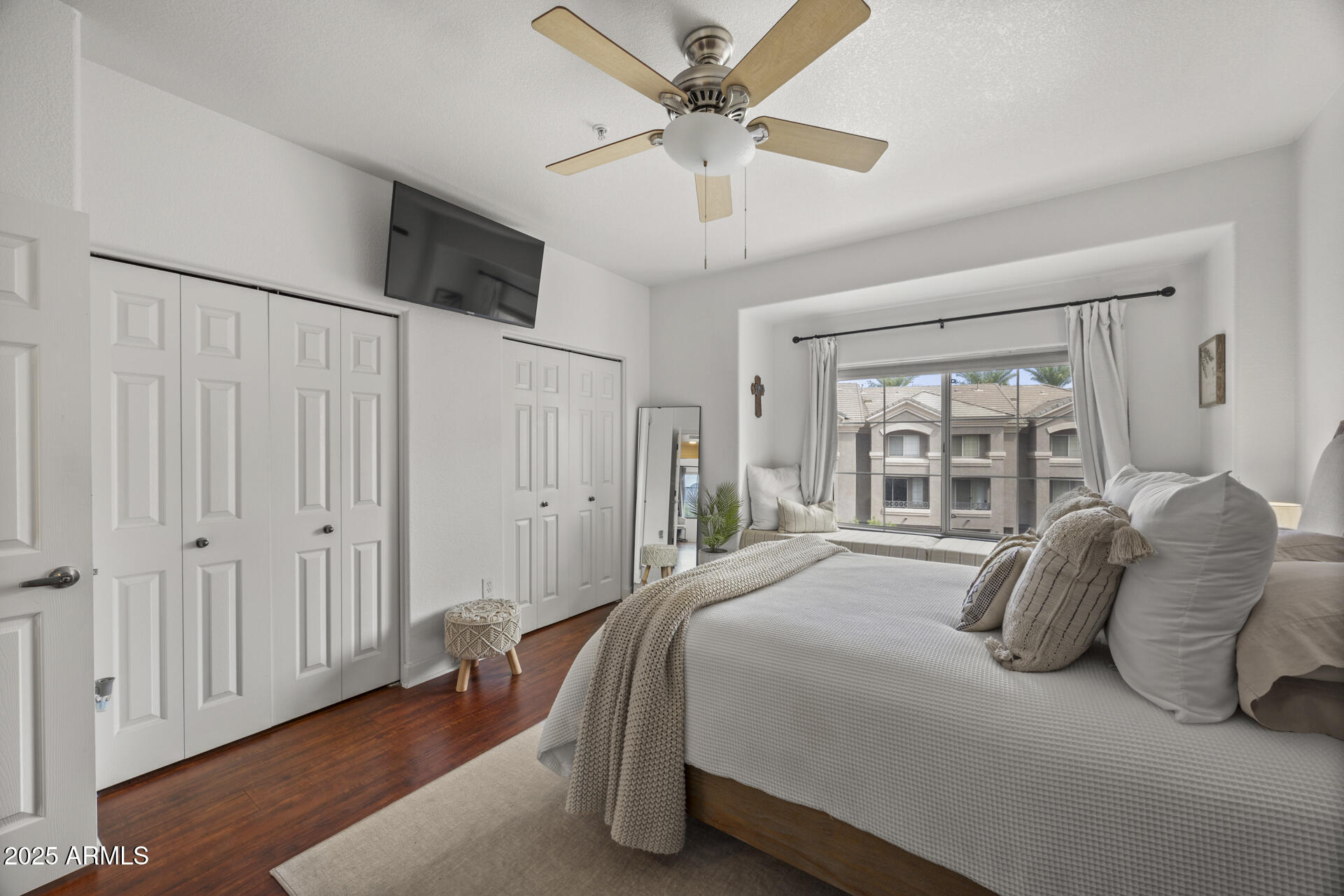 4455 E PARADISE VILLAGE Parkway S, 1035