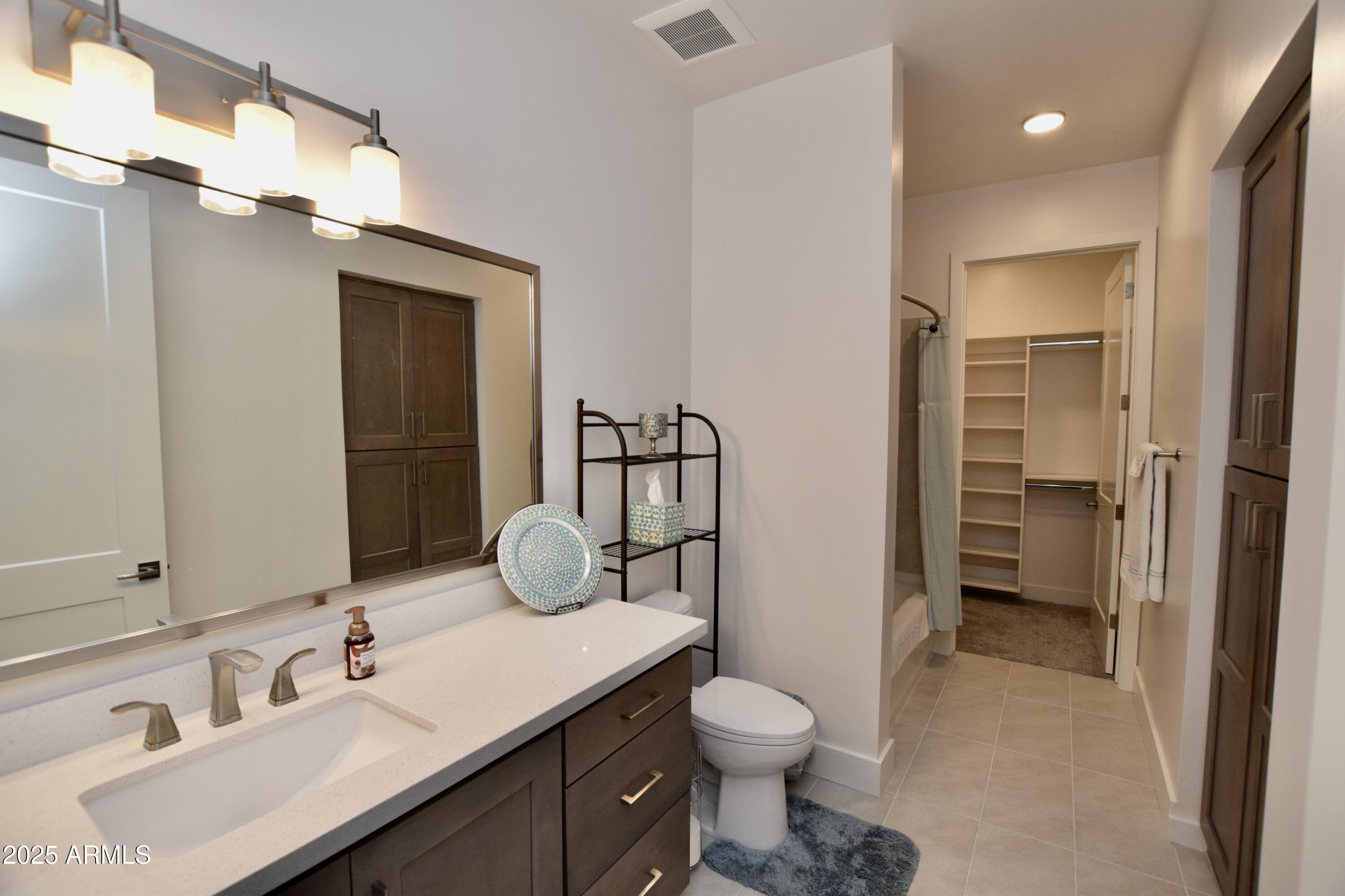 5250 E DEER VALLEY Drive, 405