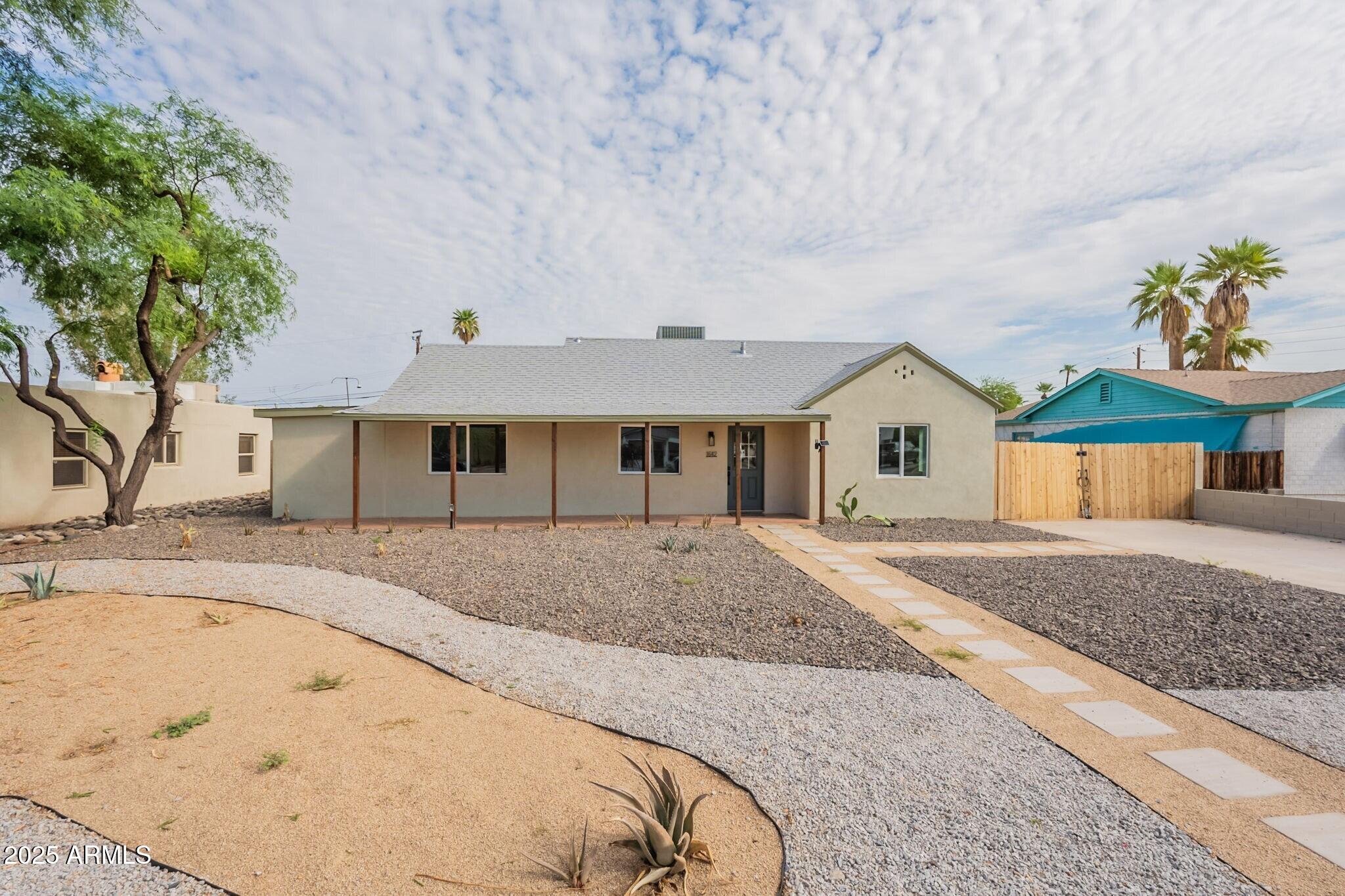 1642 E TURNEY Avenue