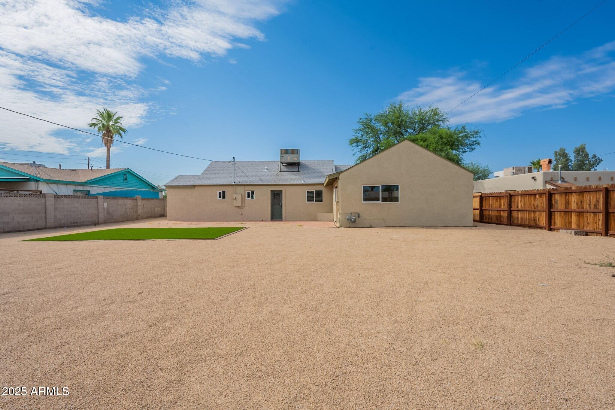 1642 E TURNEY Avenue