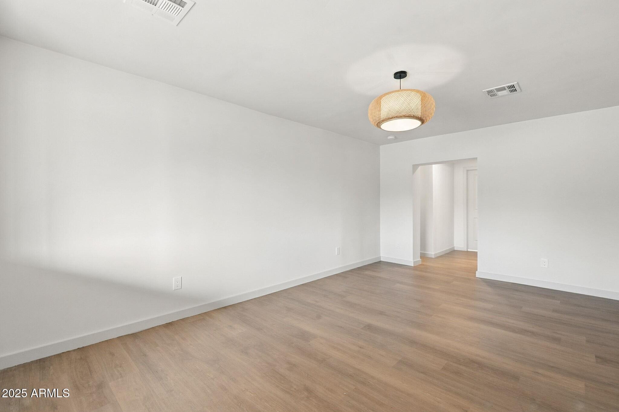 1642 E TURNEY Avenue