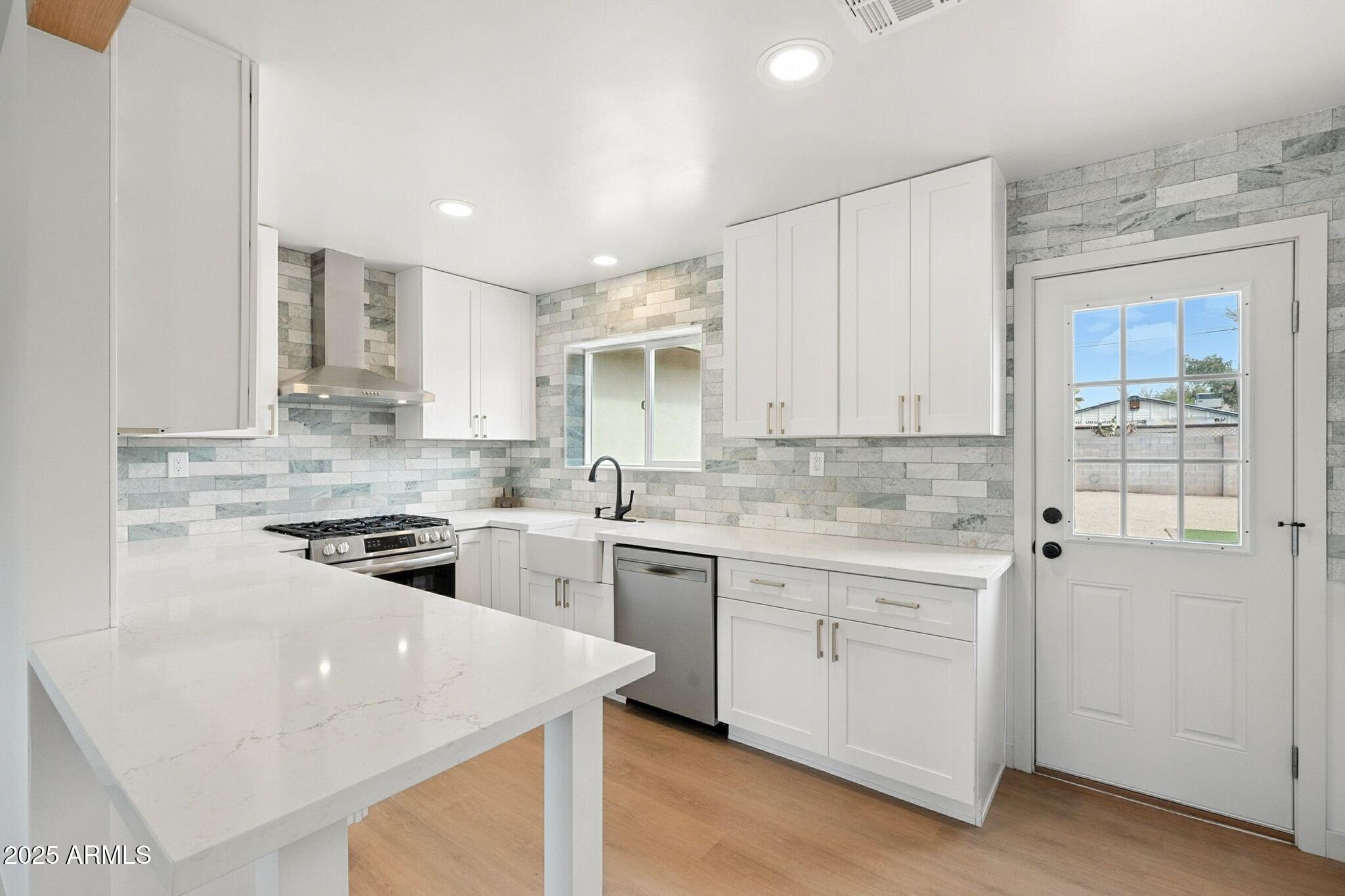 1642 E TURNEY Avenue