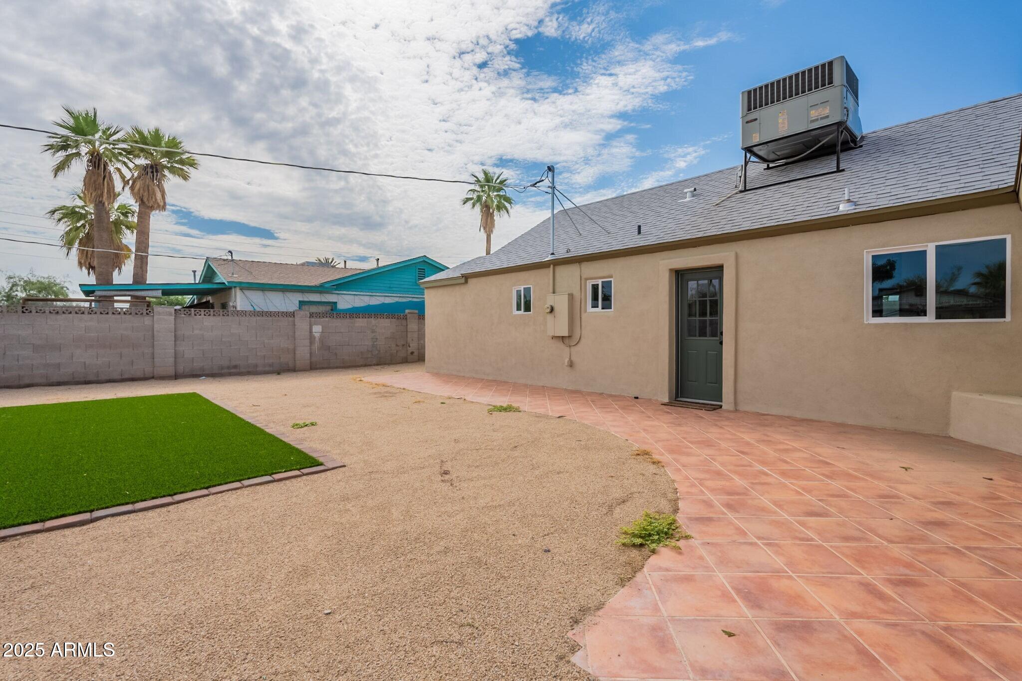 1642 E TURNEY Avenue