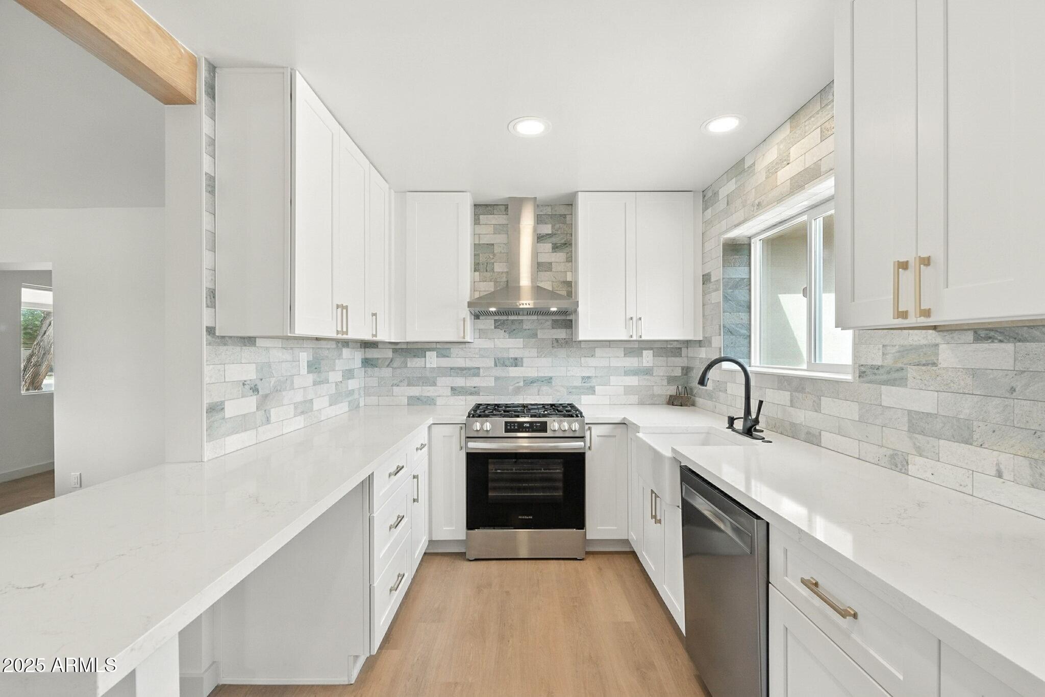 1642 E TURNEY Avenue