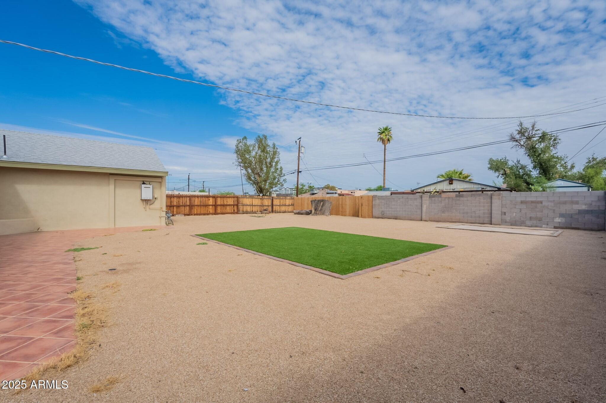 1642 E TURNEY Avenue