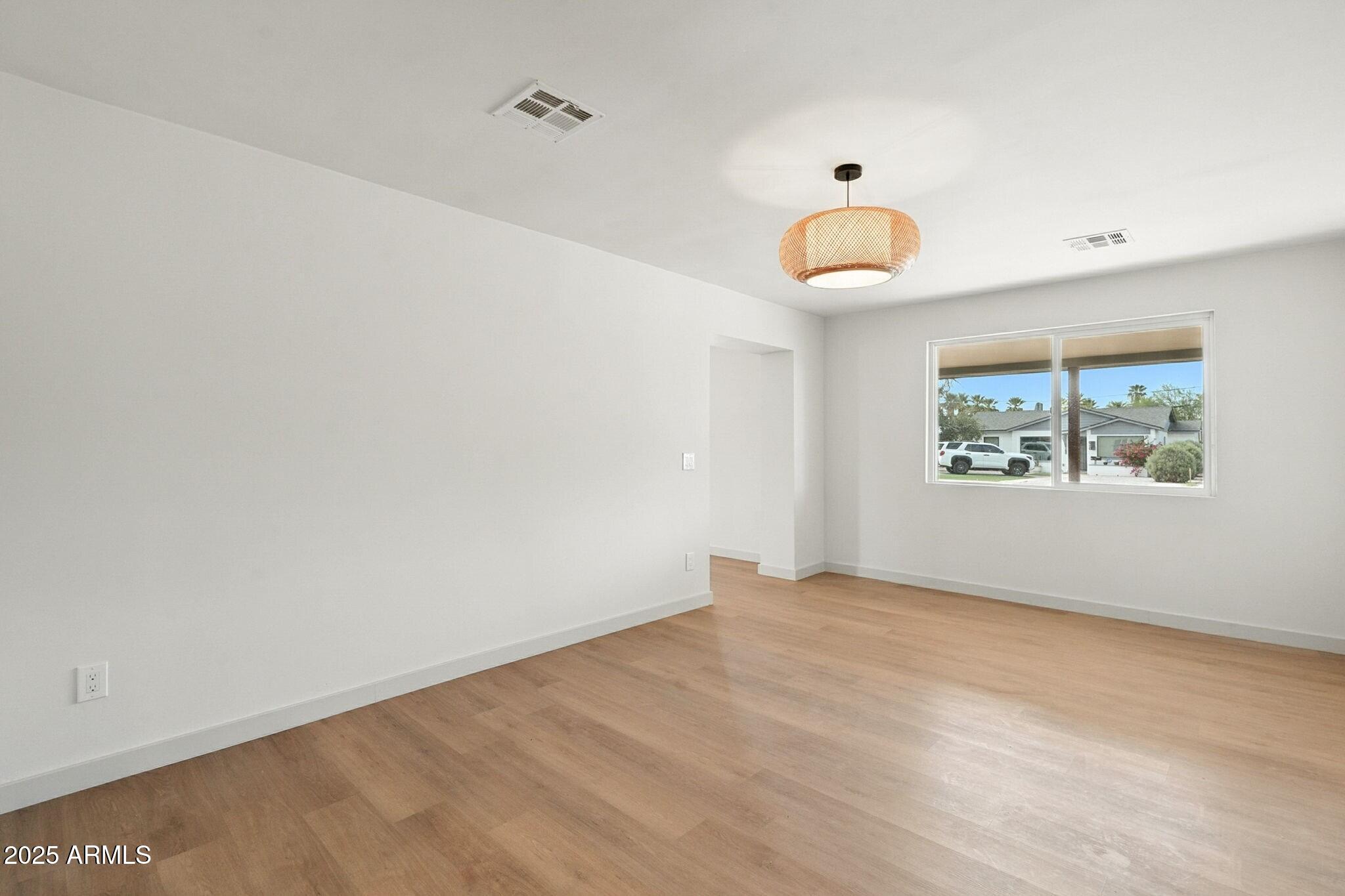 1642 E TURNEY Avenue