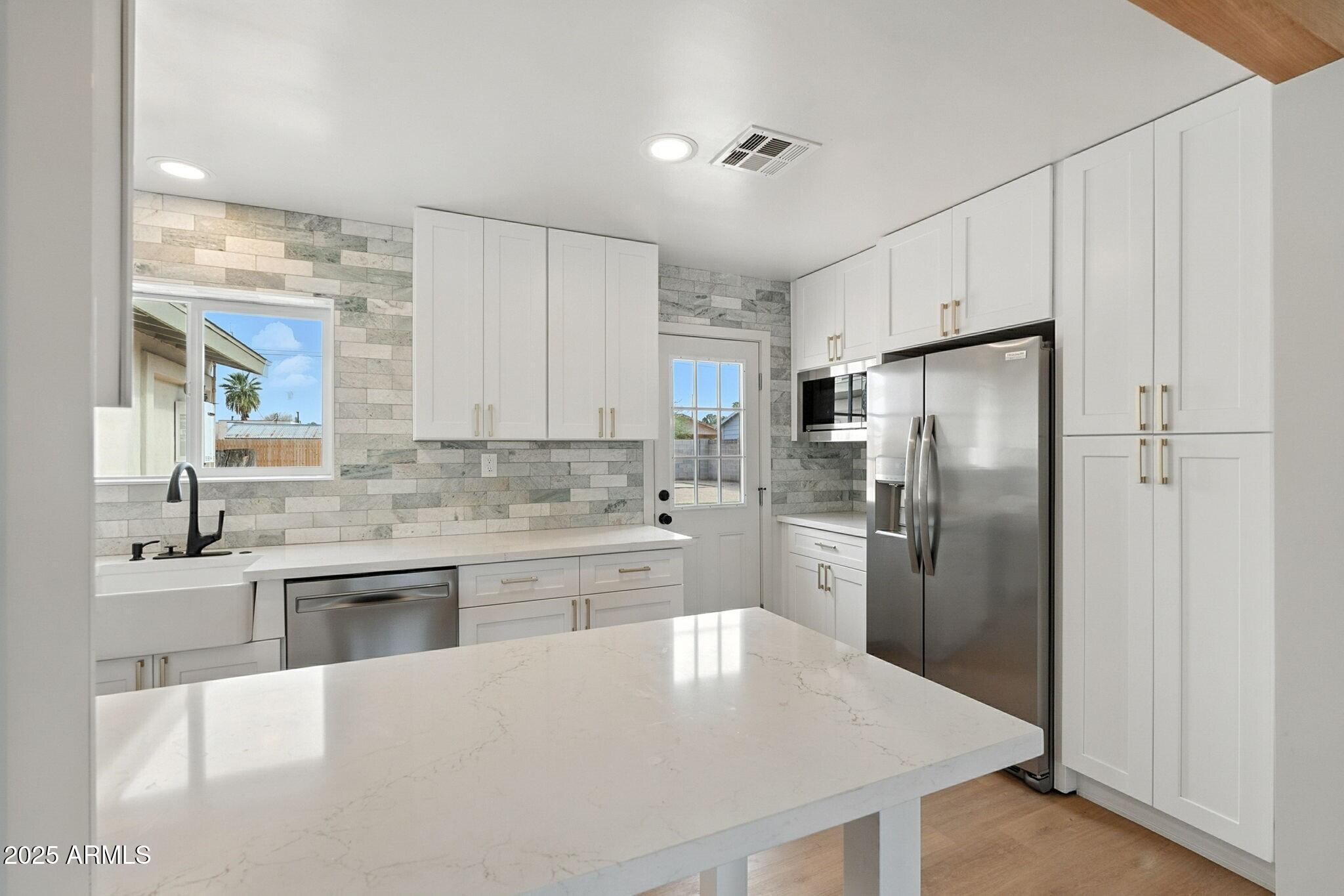 1642 E TURNEY Avenue