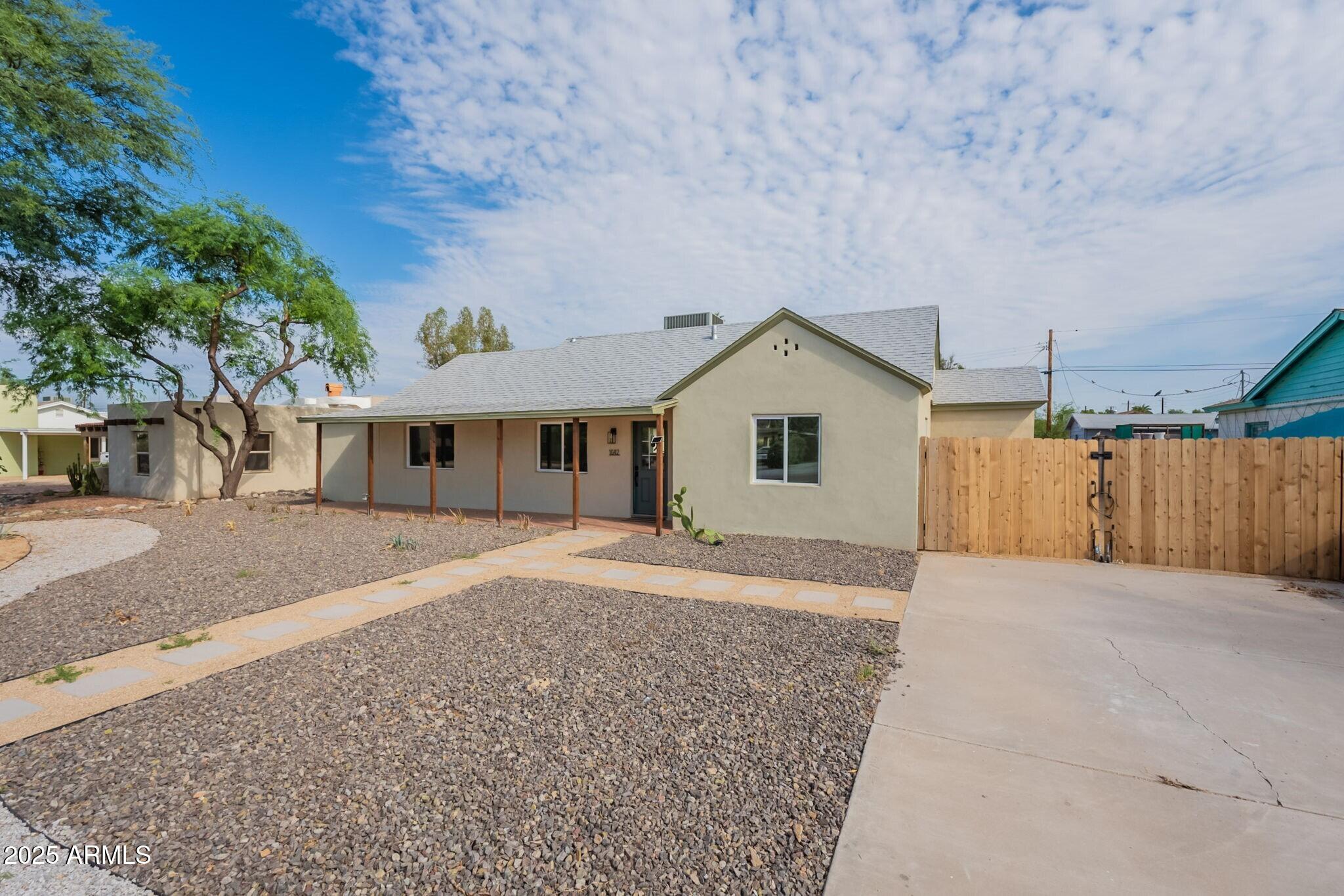 1642 E TURNEY Avenue