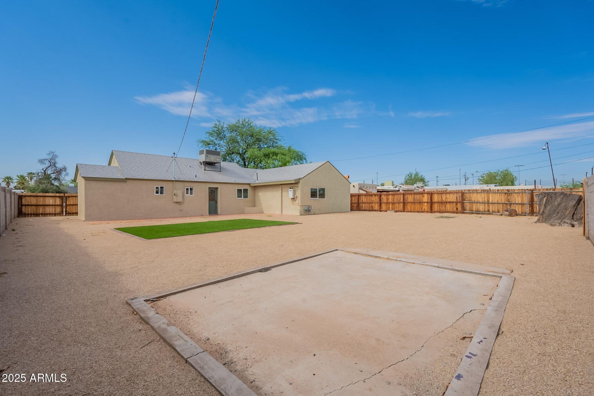 1642 E TURNEY Avenue