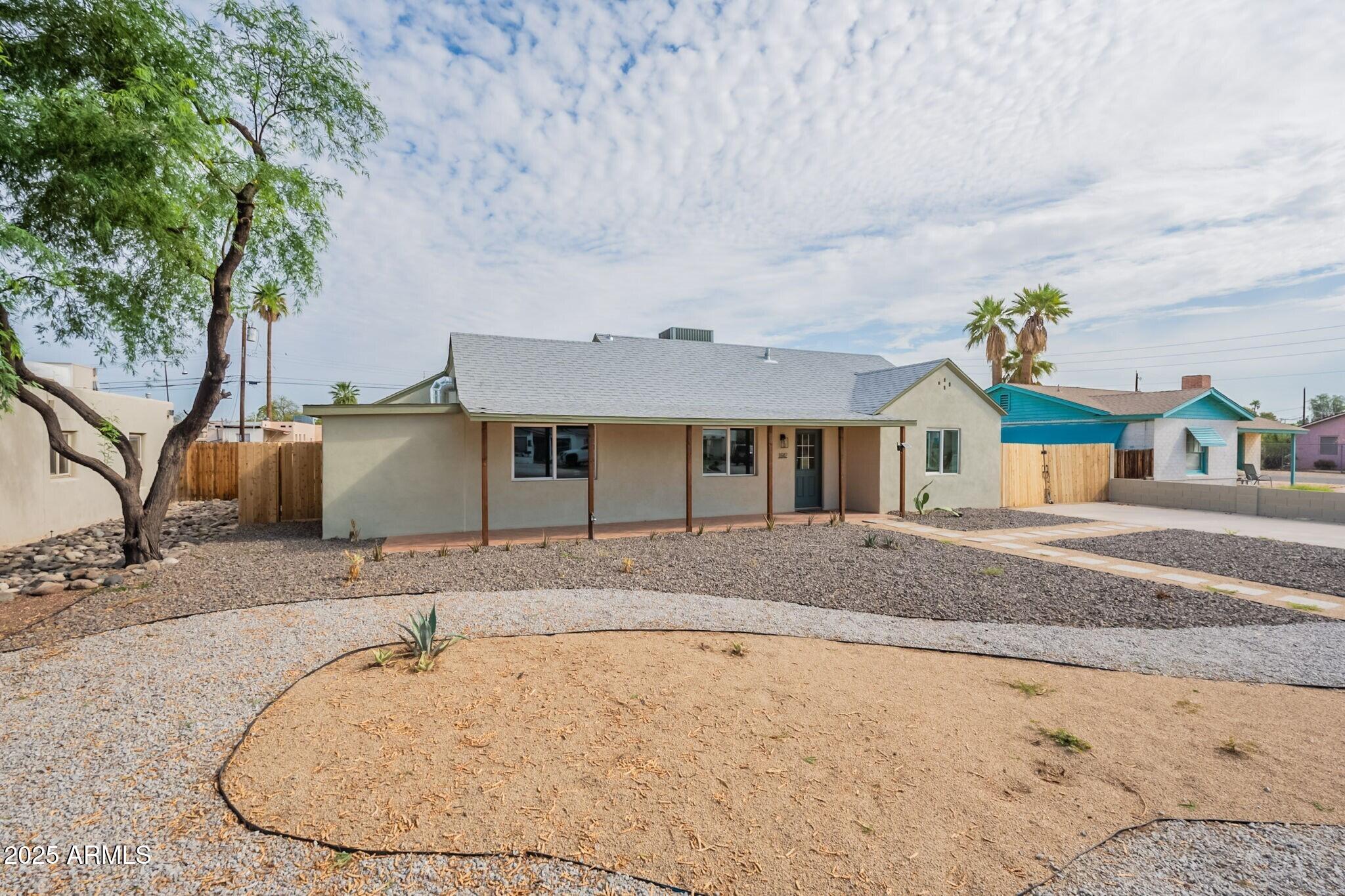 1642 E TURNEY Avenue