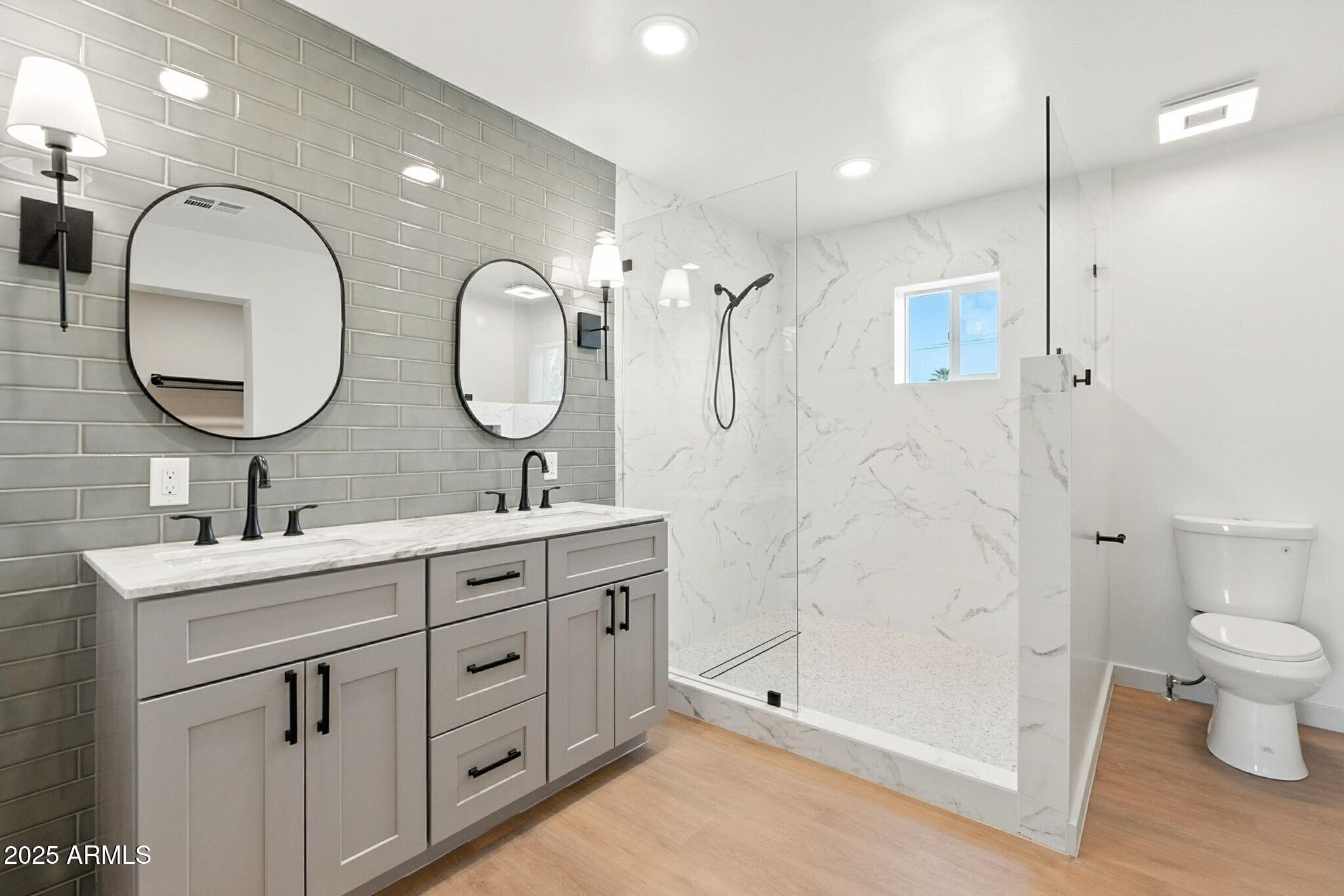 1642 E TURNEY Avenue