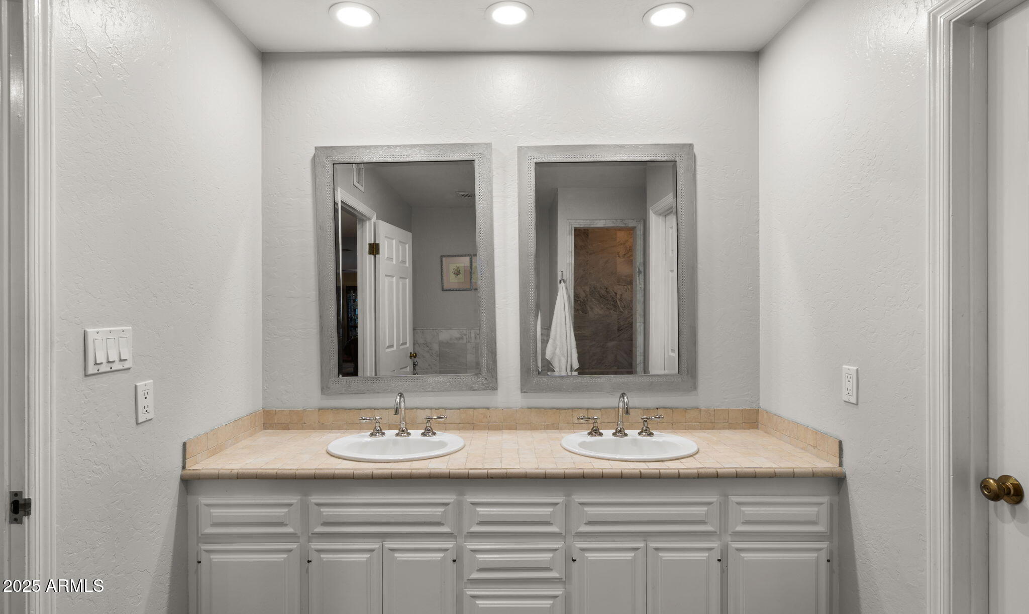 4631 E COCHISE Drive