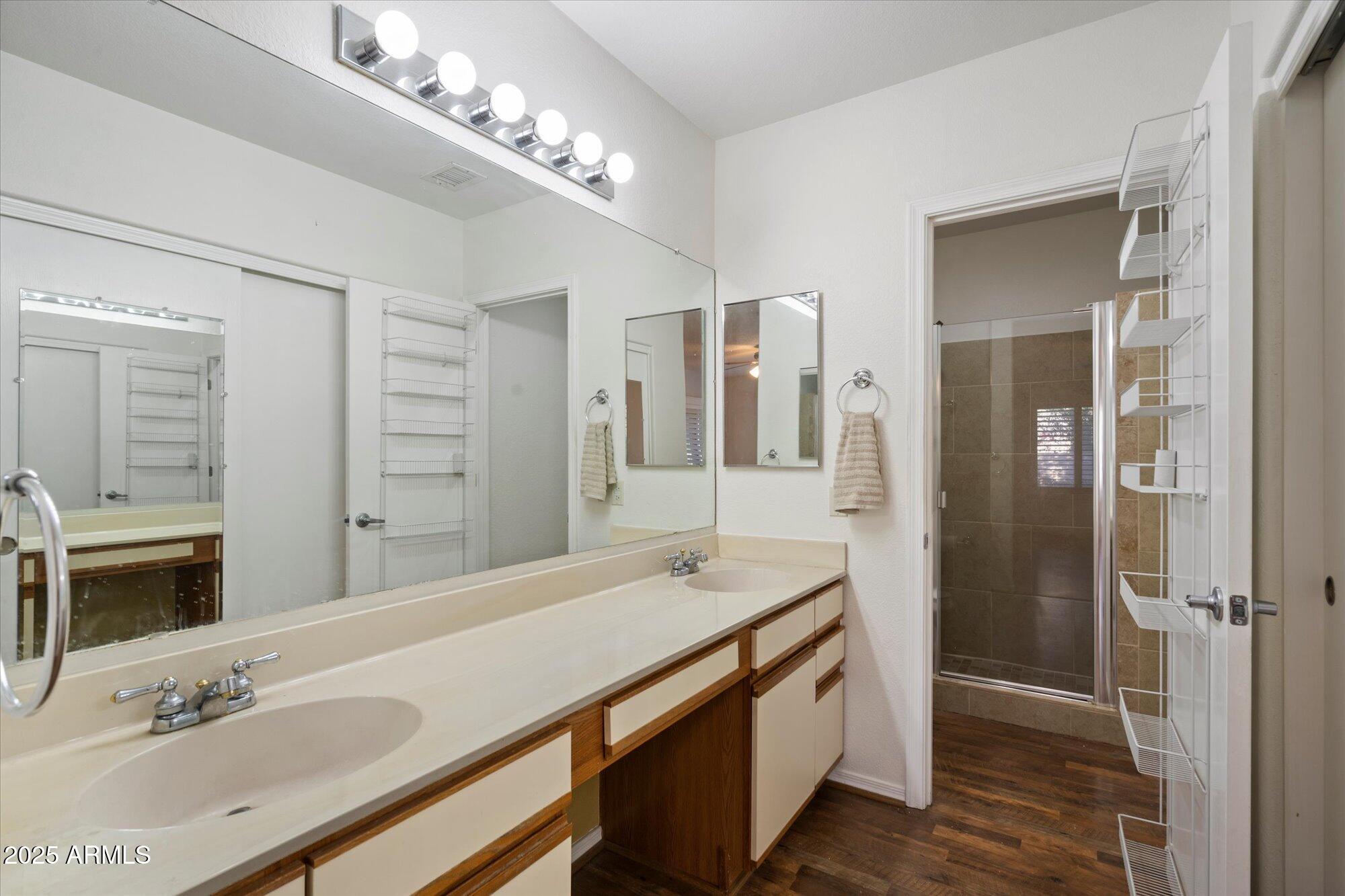 1540 E HAZELTINE Way