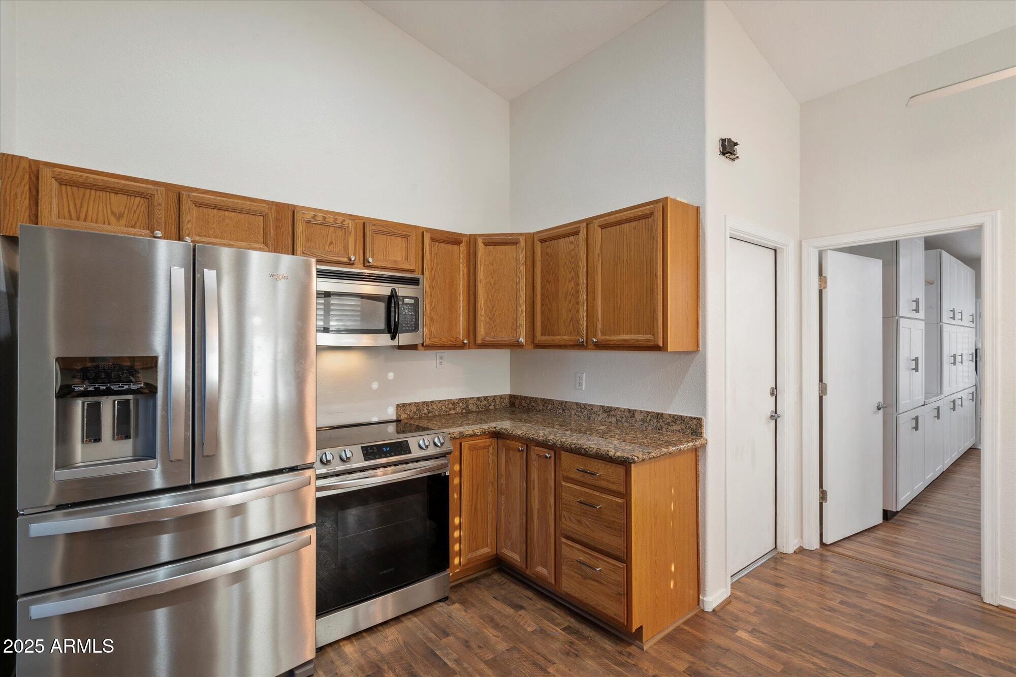 1540 E HAZELTINE Way