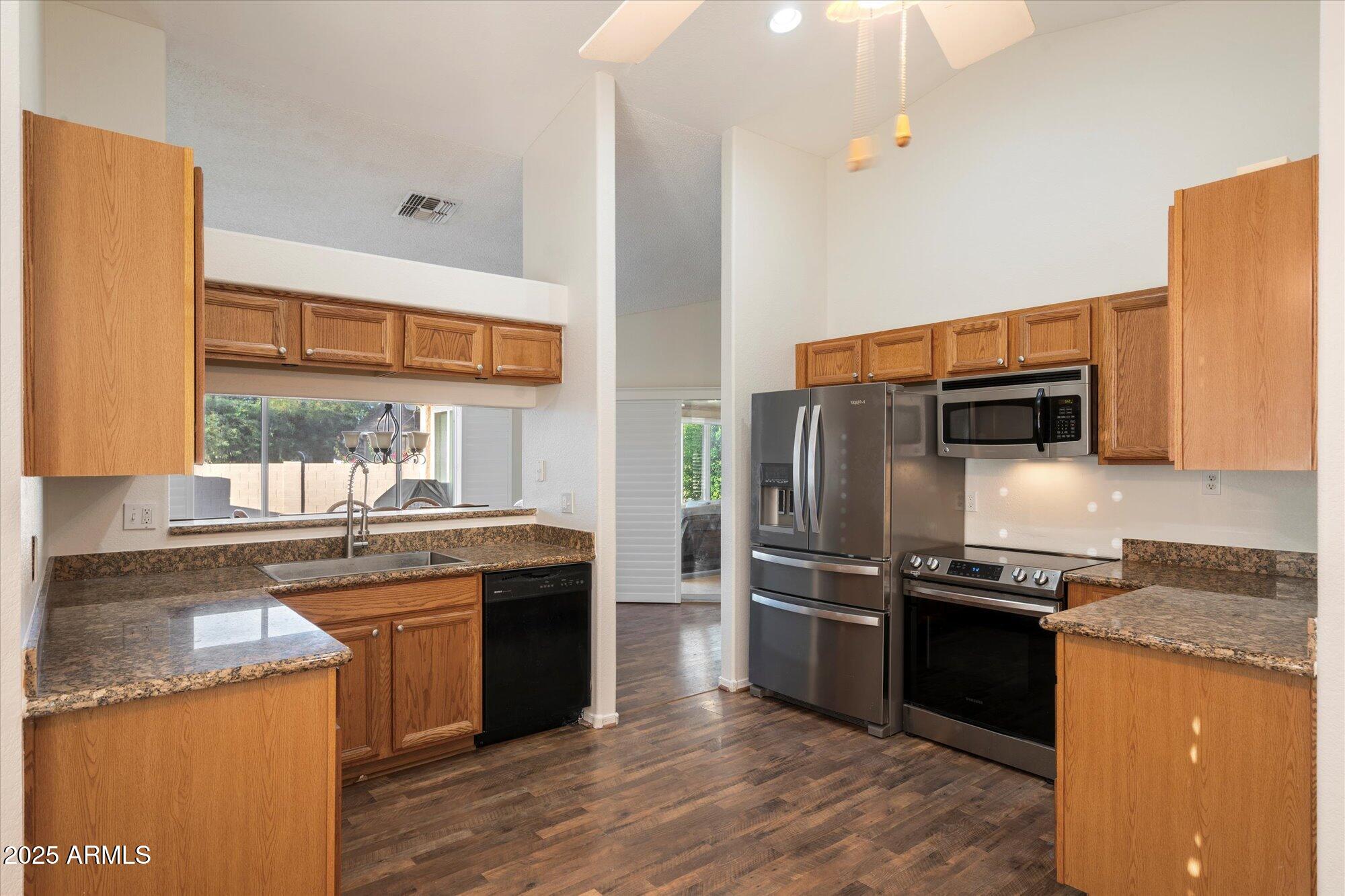 1540 E HAZELTINE Way