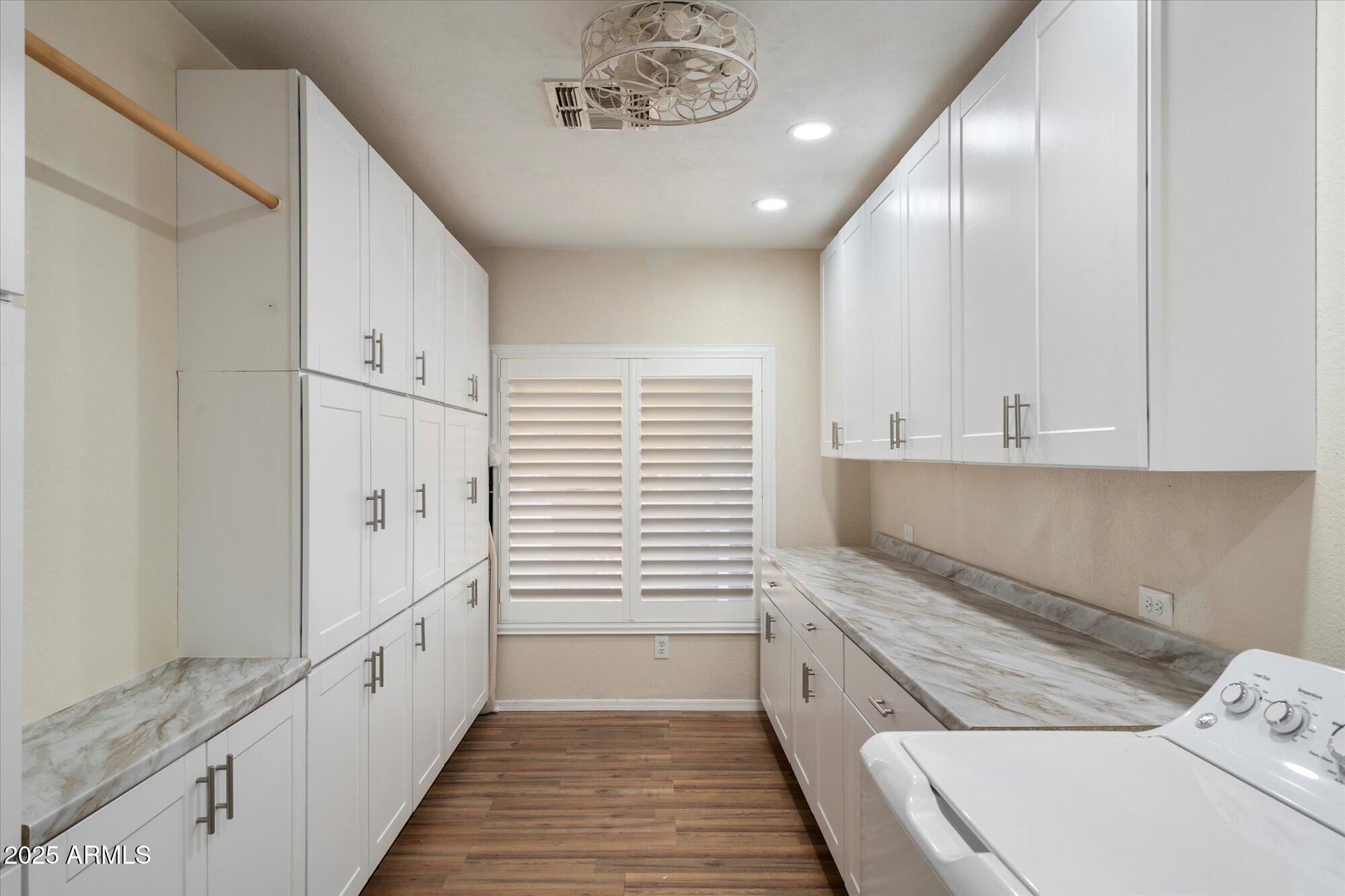 1540 E HAZELTINE Way