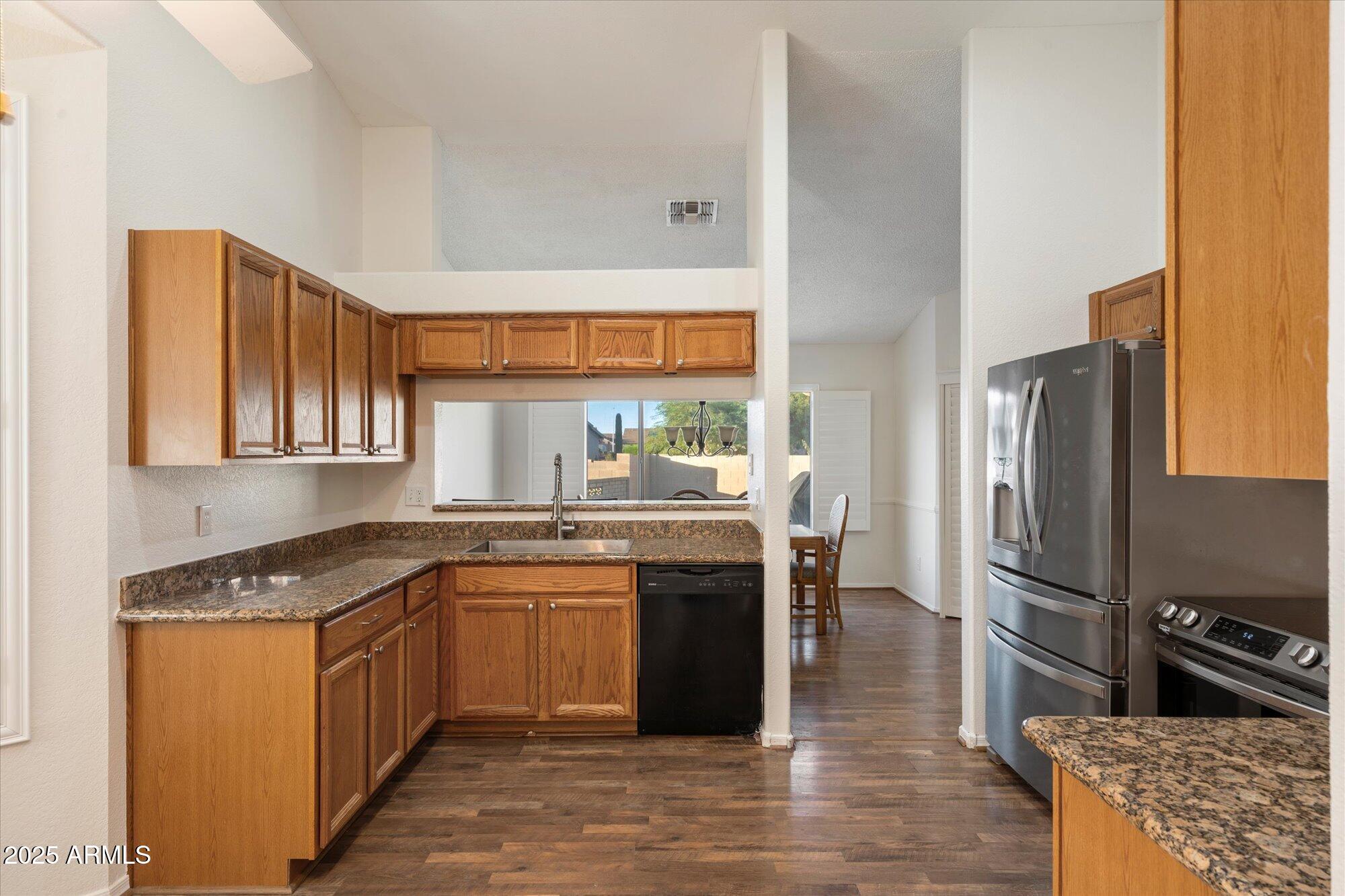 1540 E HAZELTINE Way