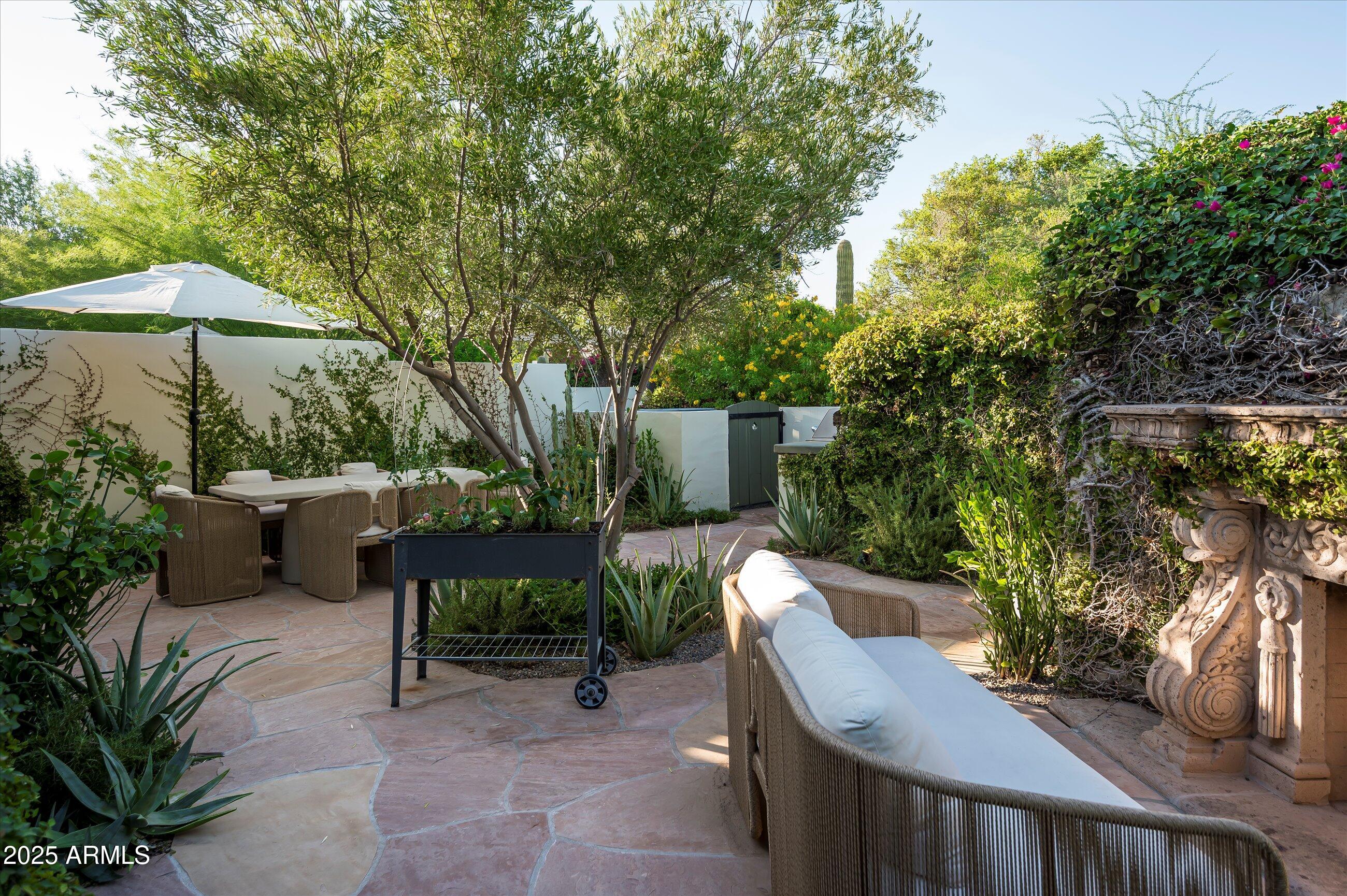 5101 N CASA BLANCA Drive, 215