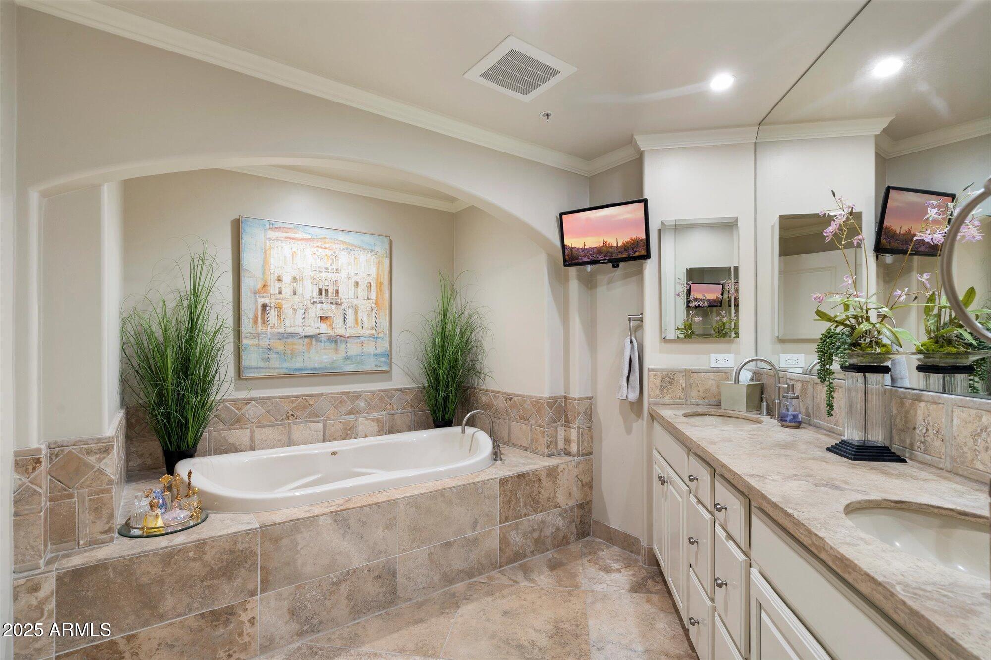 15802 N 71st Street, 501