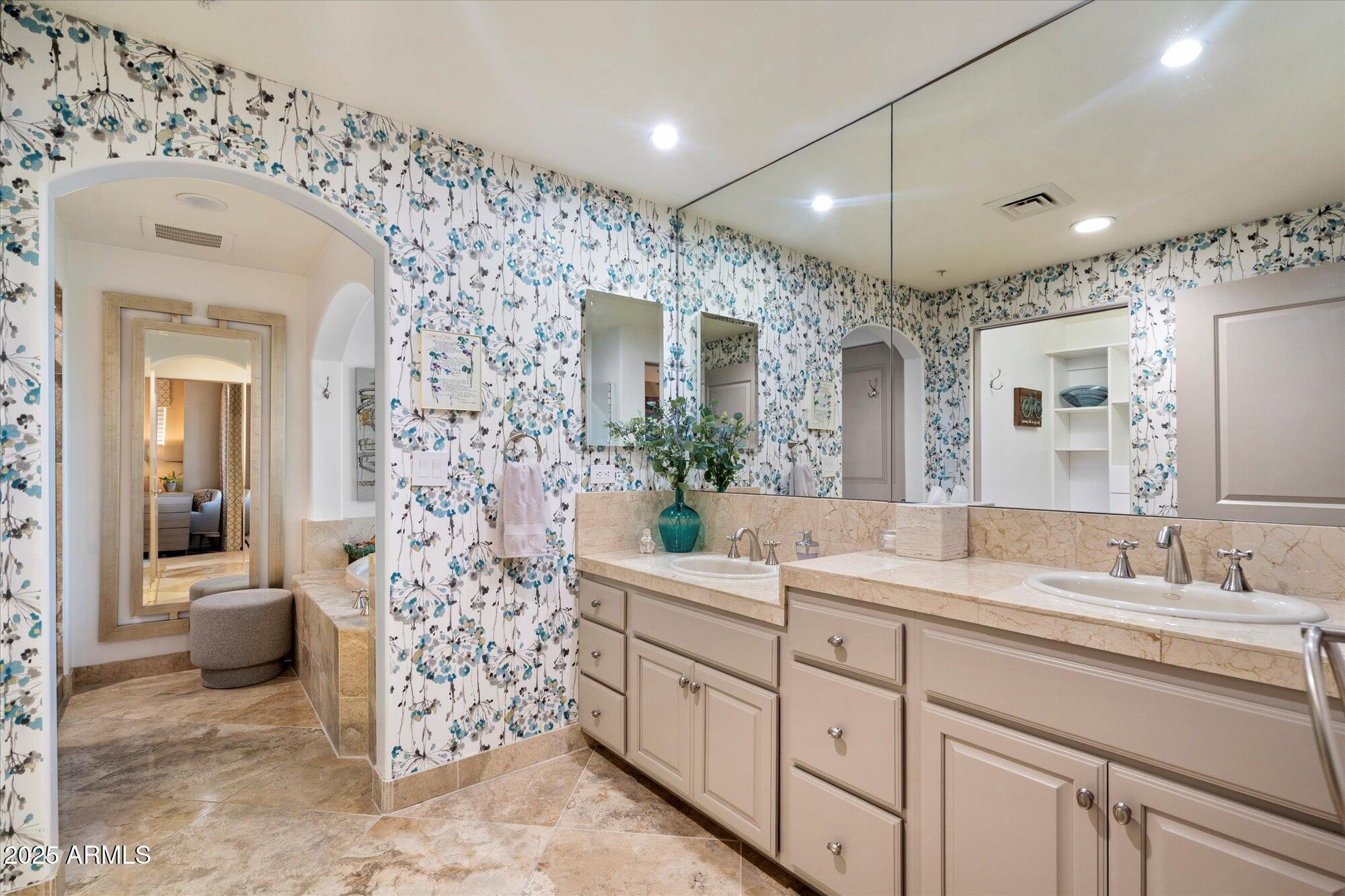 15802 N 71st Street, 501