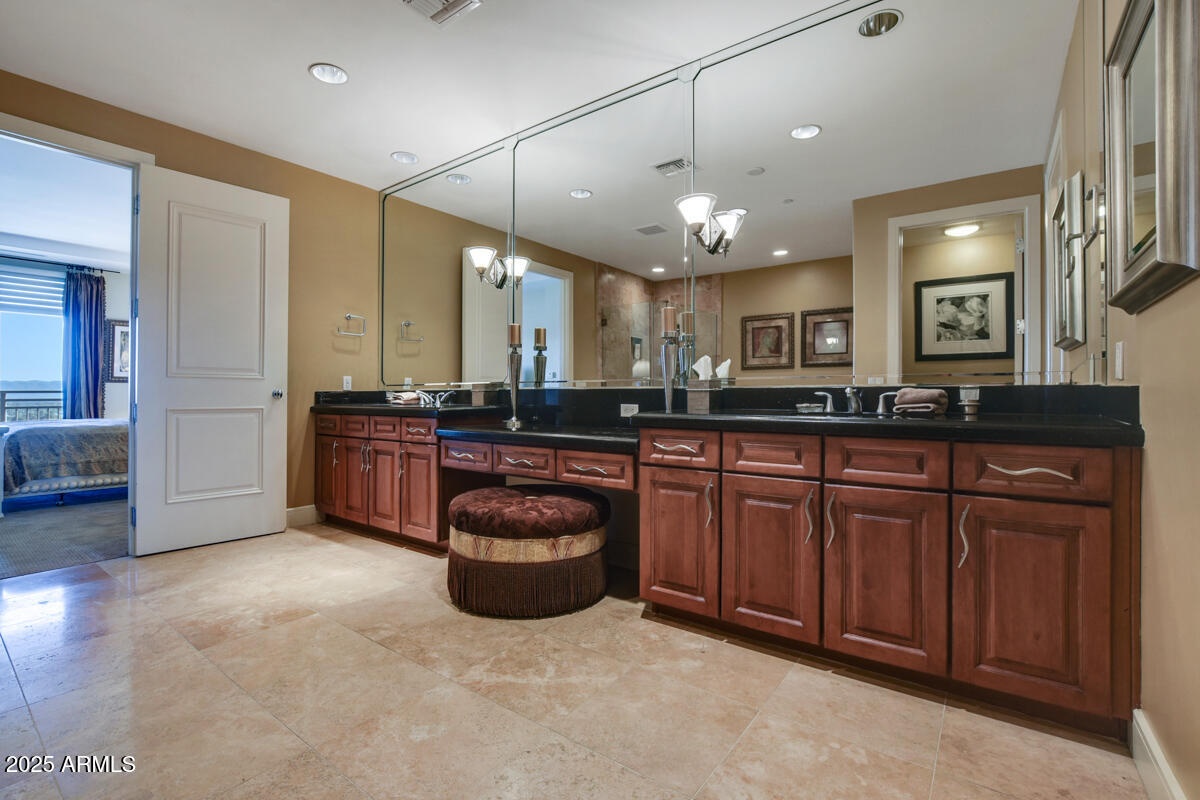 2211 E 2211 E CAMELBACK RD Road E, 506