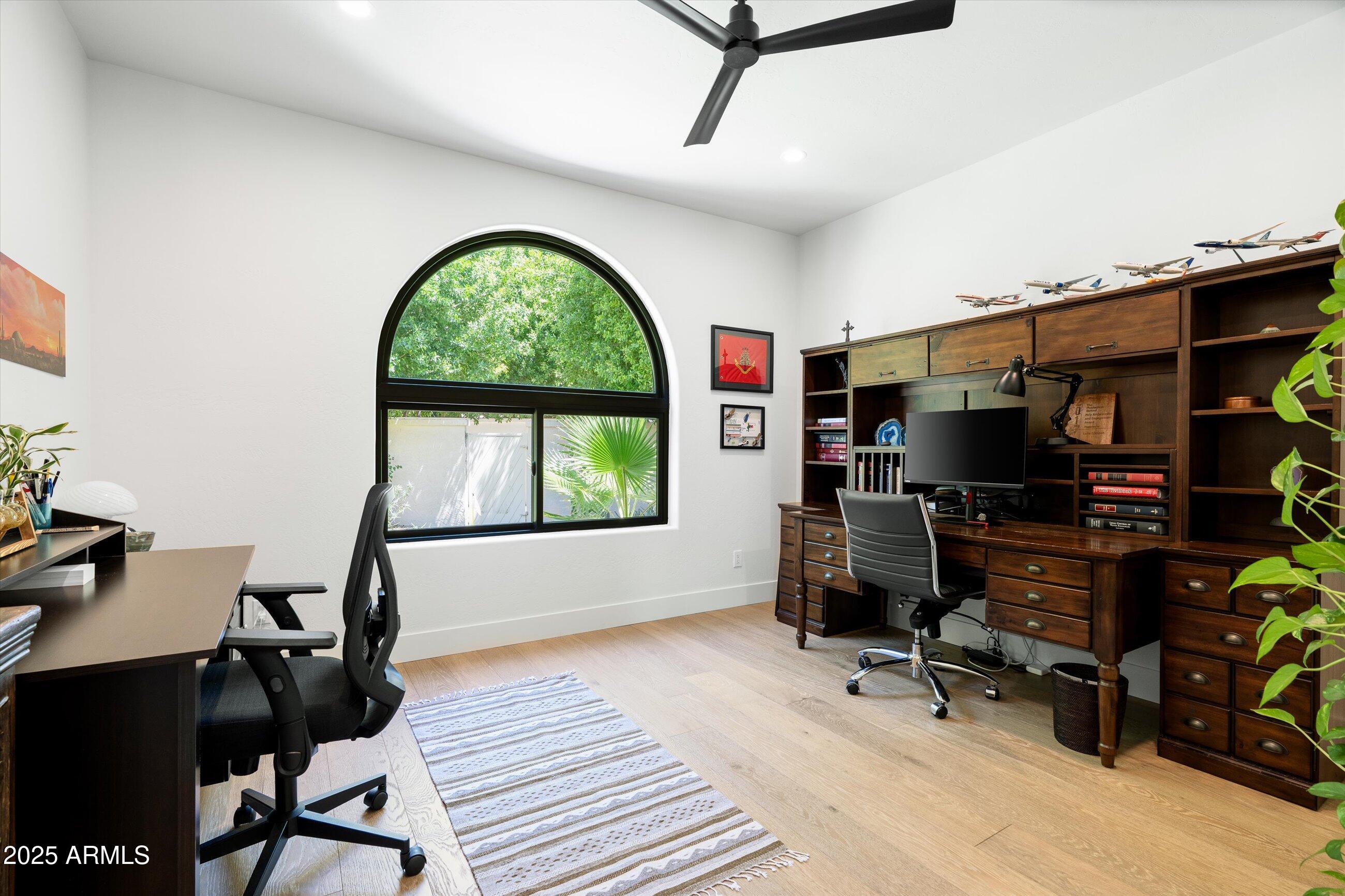 10118 E CINNABAR Avenue