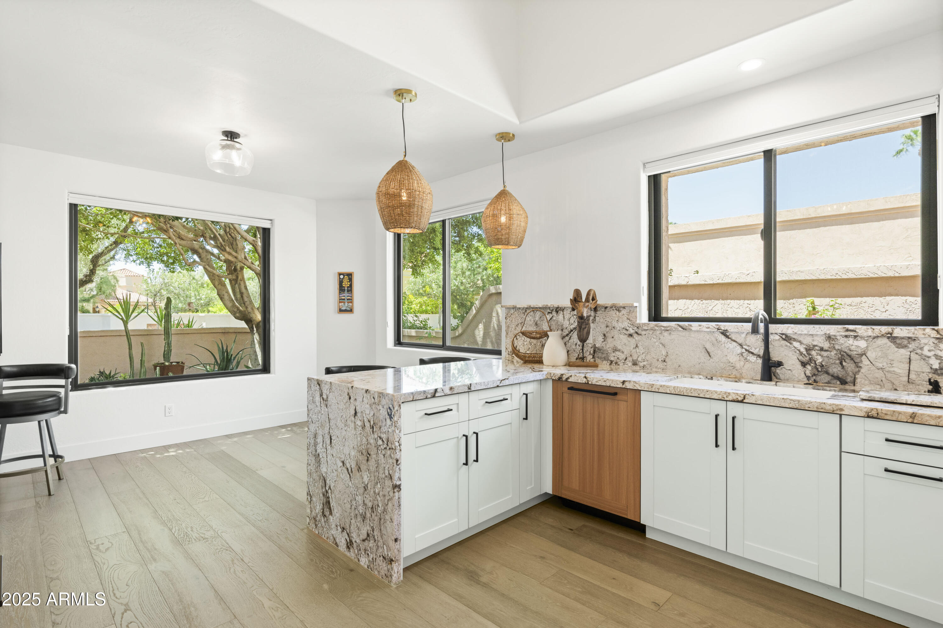 10118 E CINNABAR Avenue