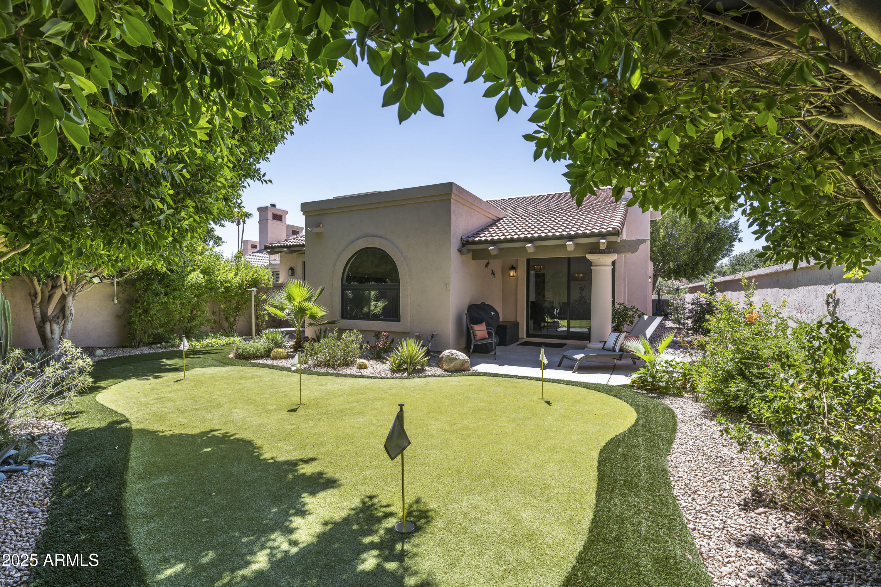 10118 E CINNABAR Avenue