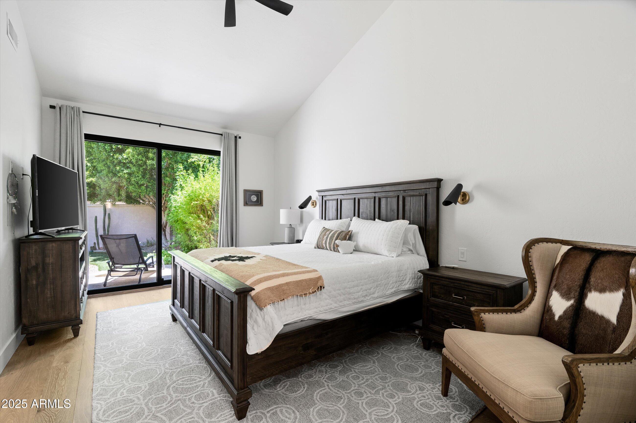 10118 E CINNABAR Avenue