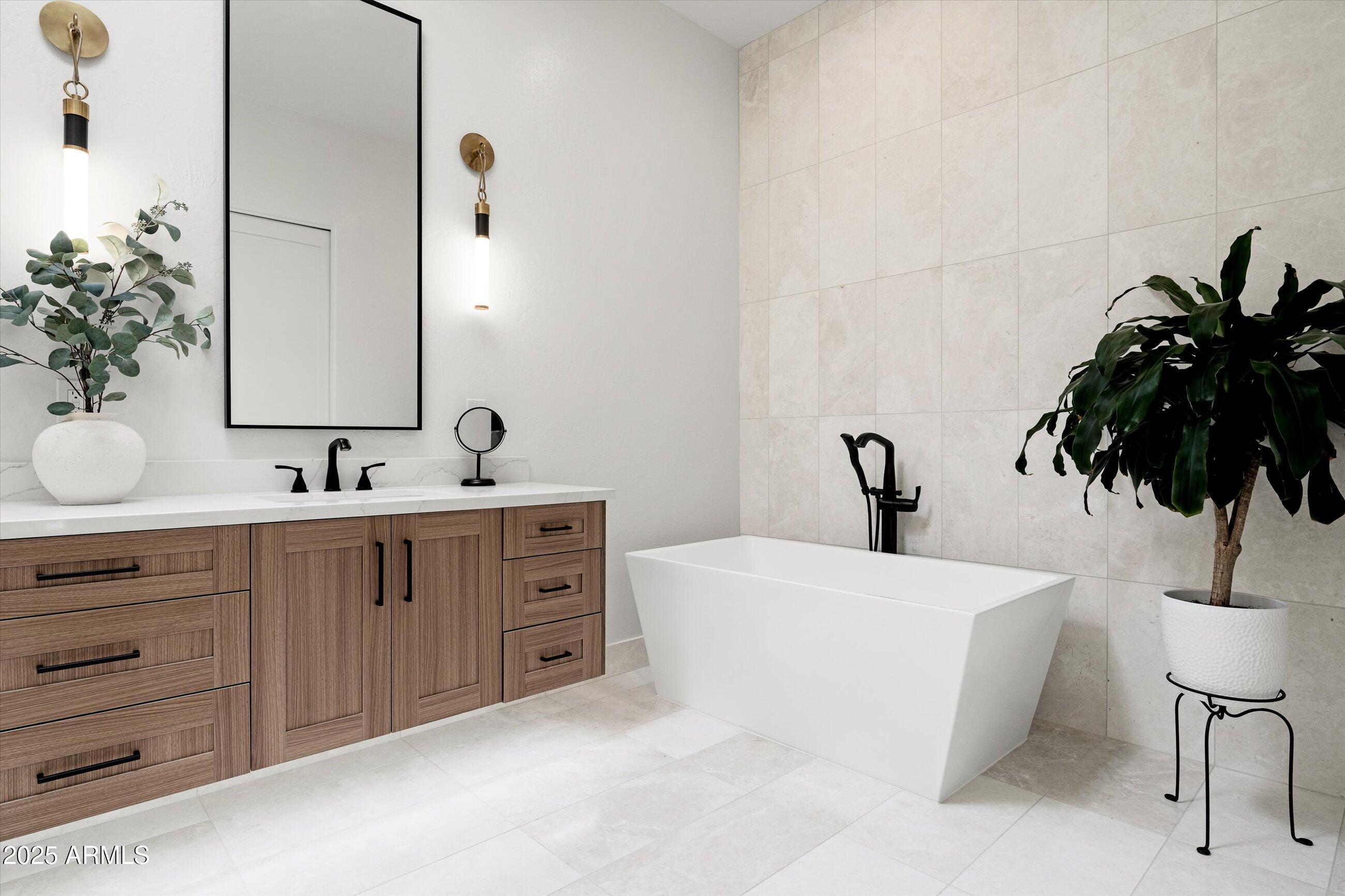 10118 E CINNABAR Avenue