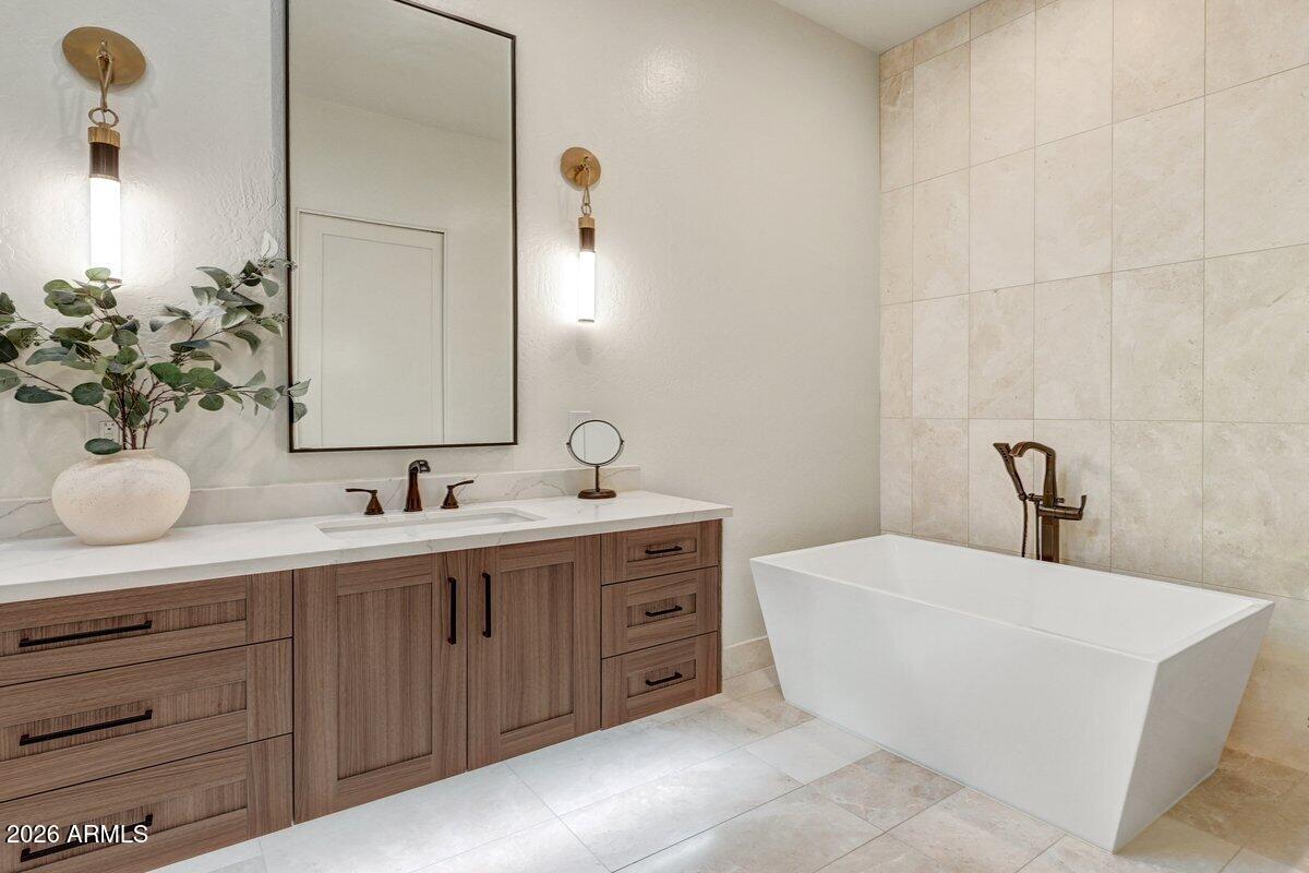 10118 E CINNABAR Avenue