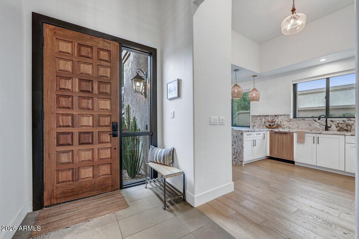 10118 E CINNABAR Avenue