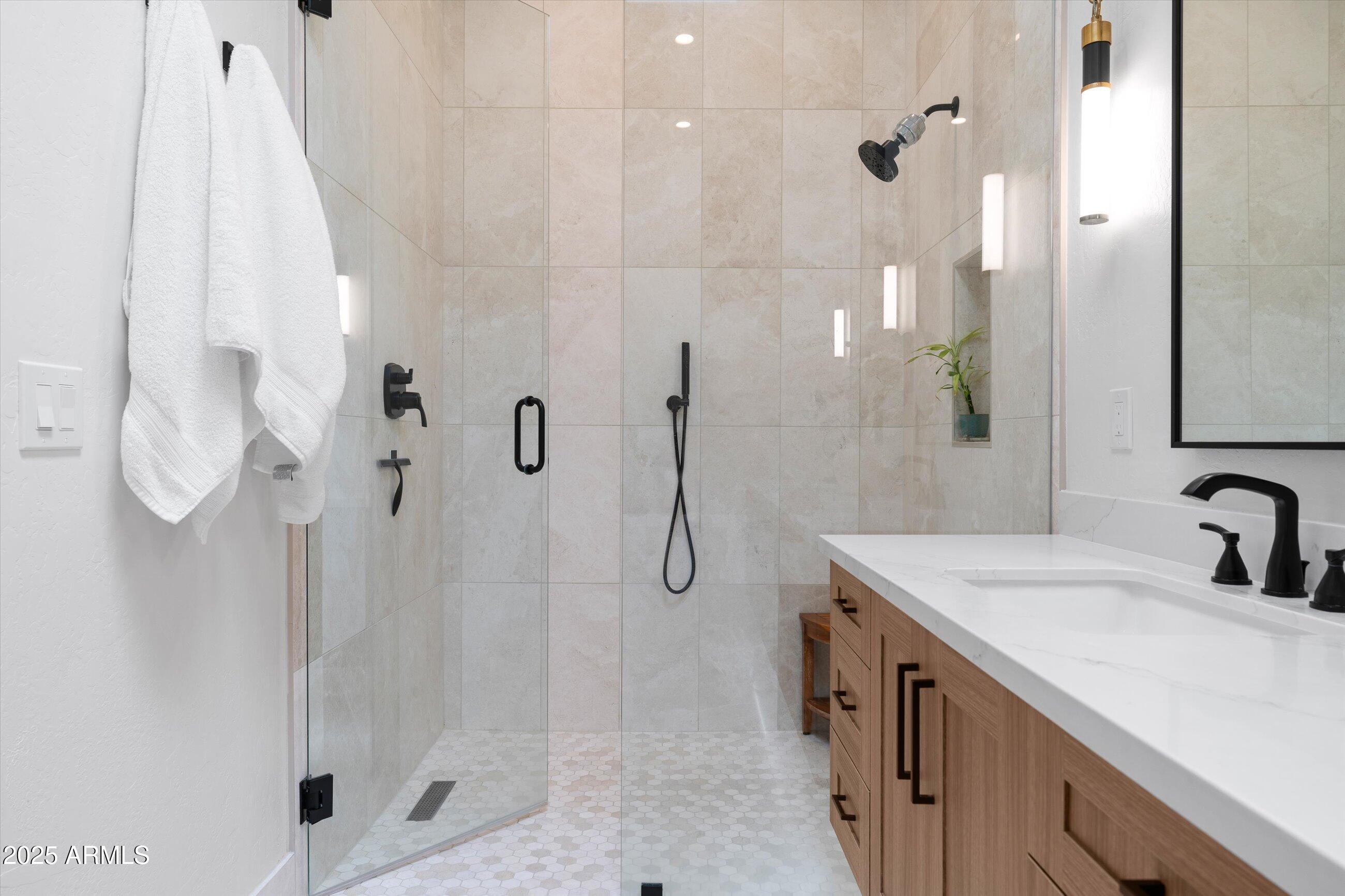 10118 E CINNABAR Avenue