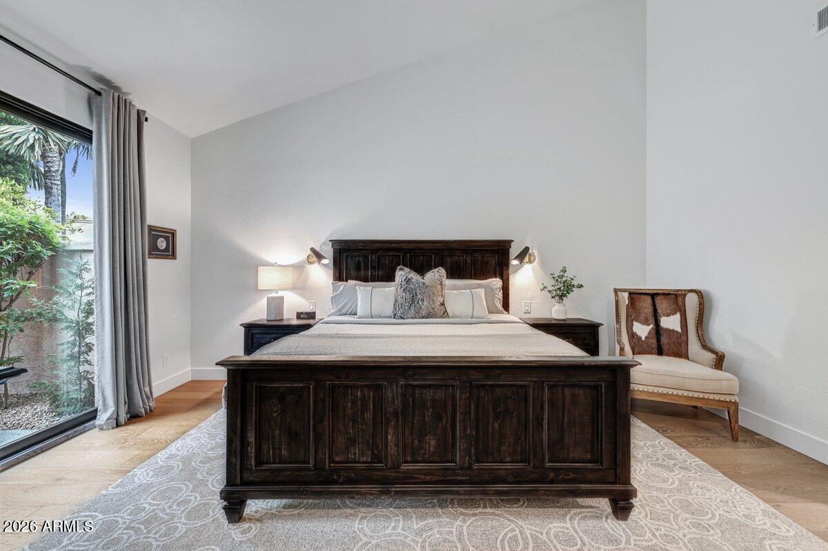 10118 E CINNABAR Avenue