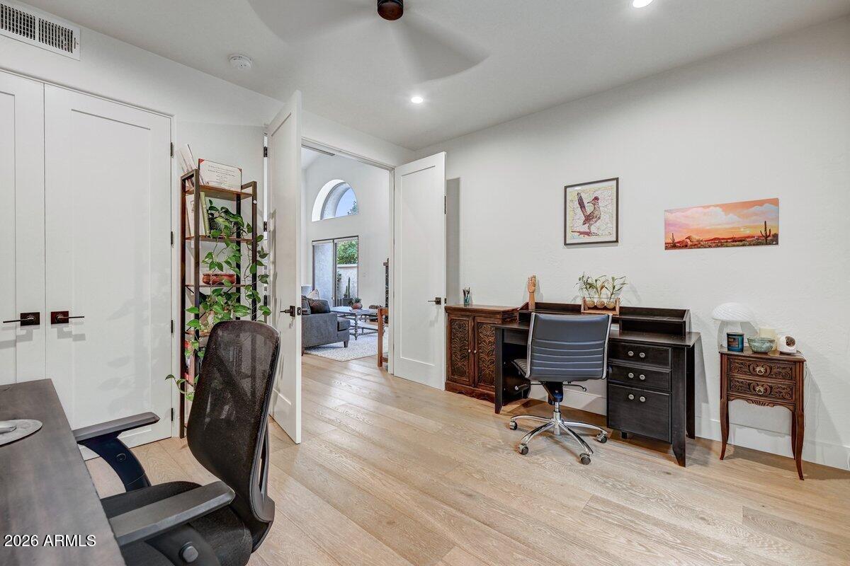 10118 E CINNABAR Avenue