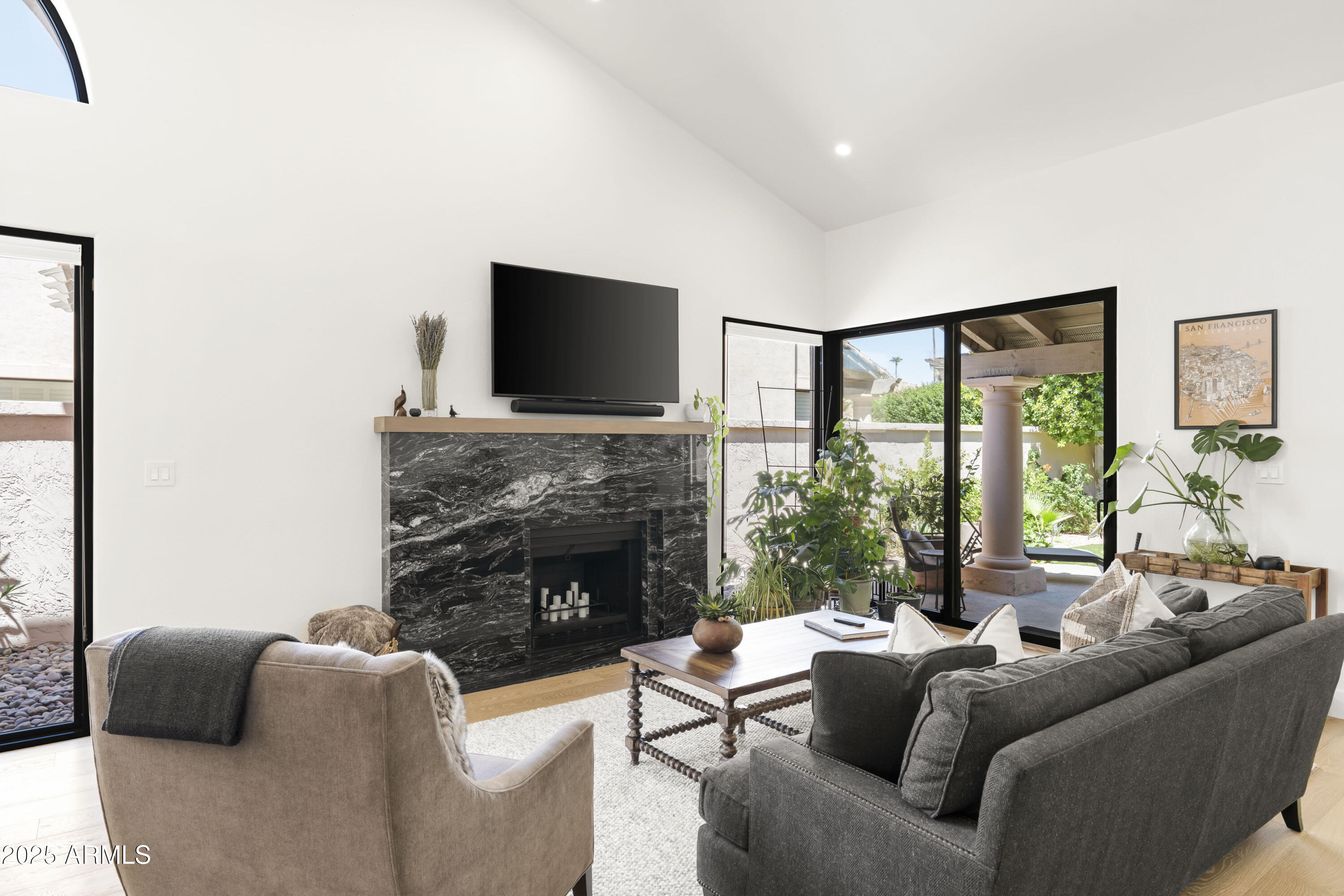 10118 E CINNABAR Avenue